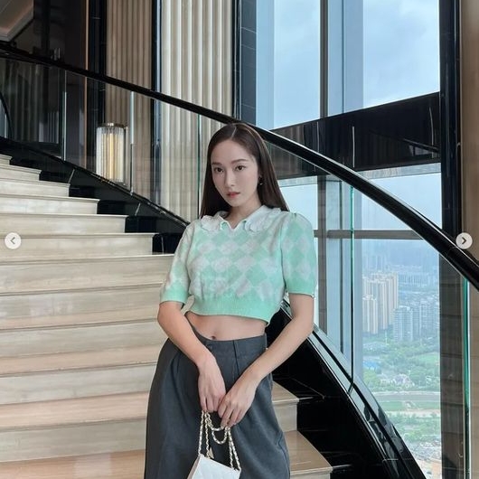 Chanel Clutch With Chain Lambskin & Pink Gold White 착용 스타일 - 4