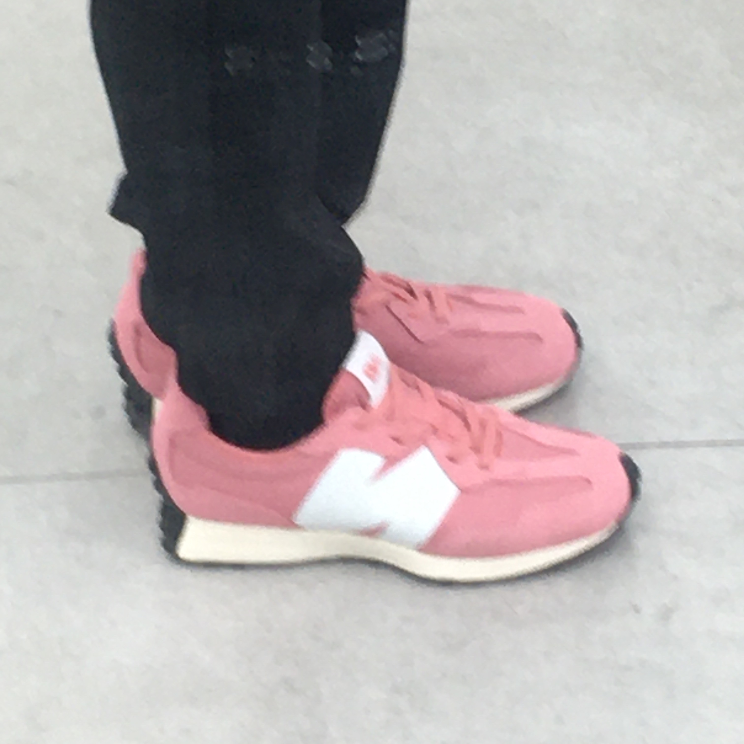 (PS) New Balance 327 Pink - W Wide 착용 스타일 - 3