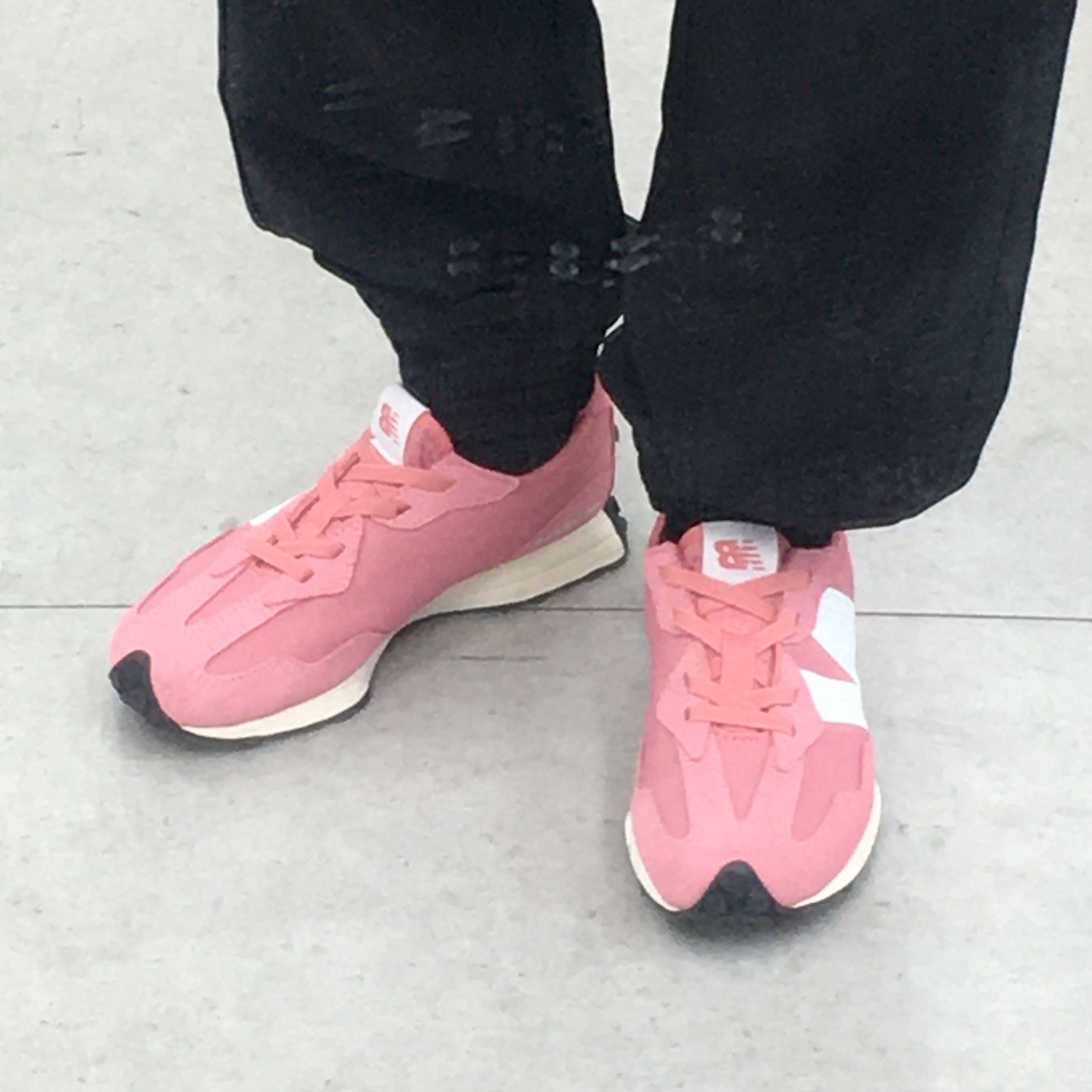(PS) New Balance 327 Pink - W Wide 착용 스타일 - 2