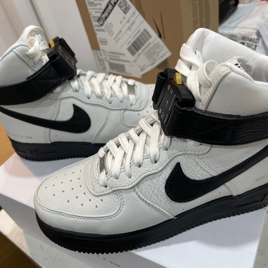 Nike x 1017 Alyx 9SM Air Force 1 High White Black 2020 착용 스타일 - 2