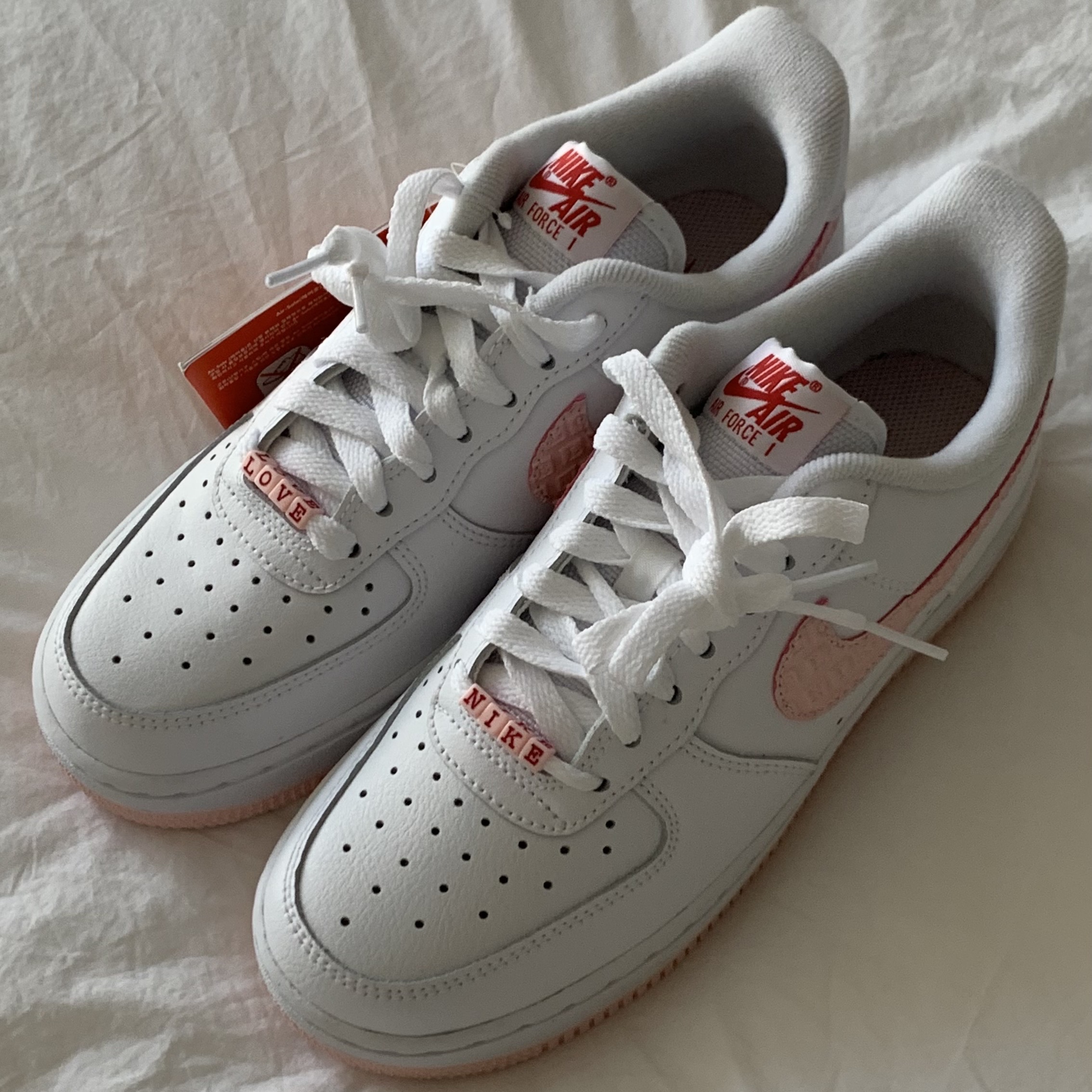 (W) Nike Air Force 1 '07 Valentine Day 2022 착용 스타일