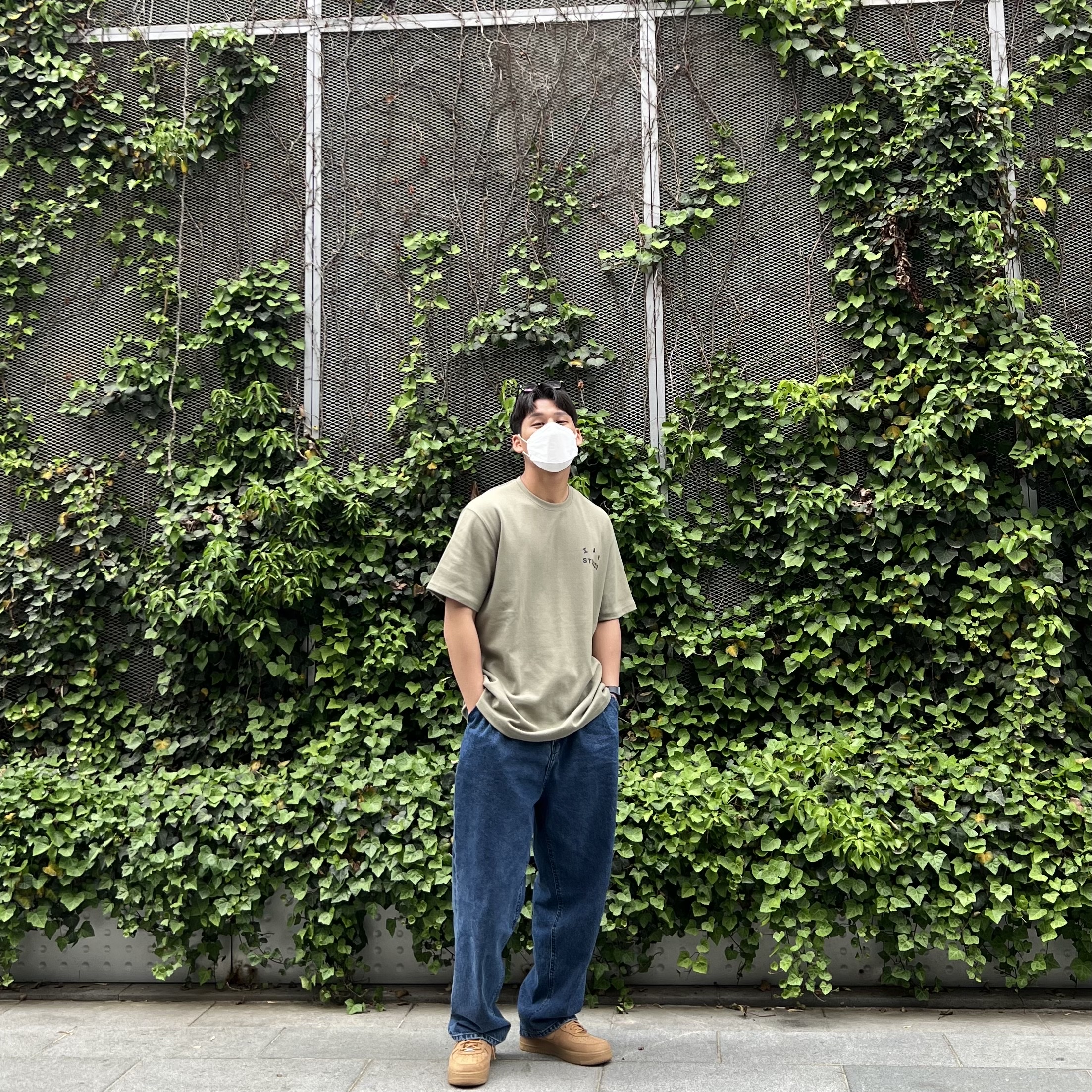 IAB Studio T-Shirt Olive Green, Nike x Supreme Air Force 1 Low Flax 착용 스타일