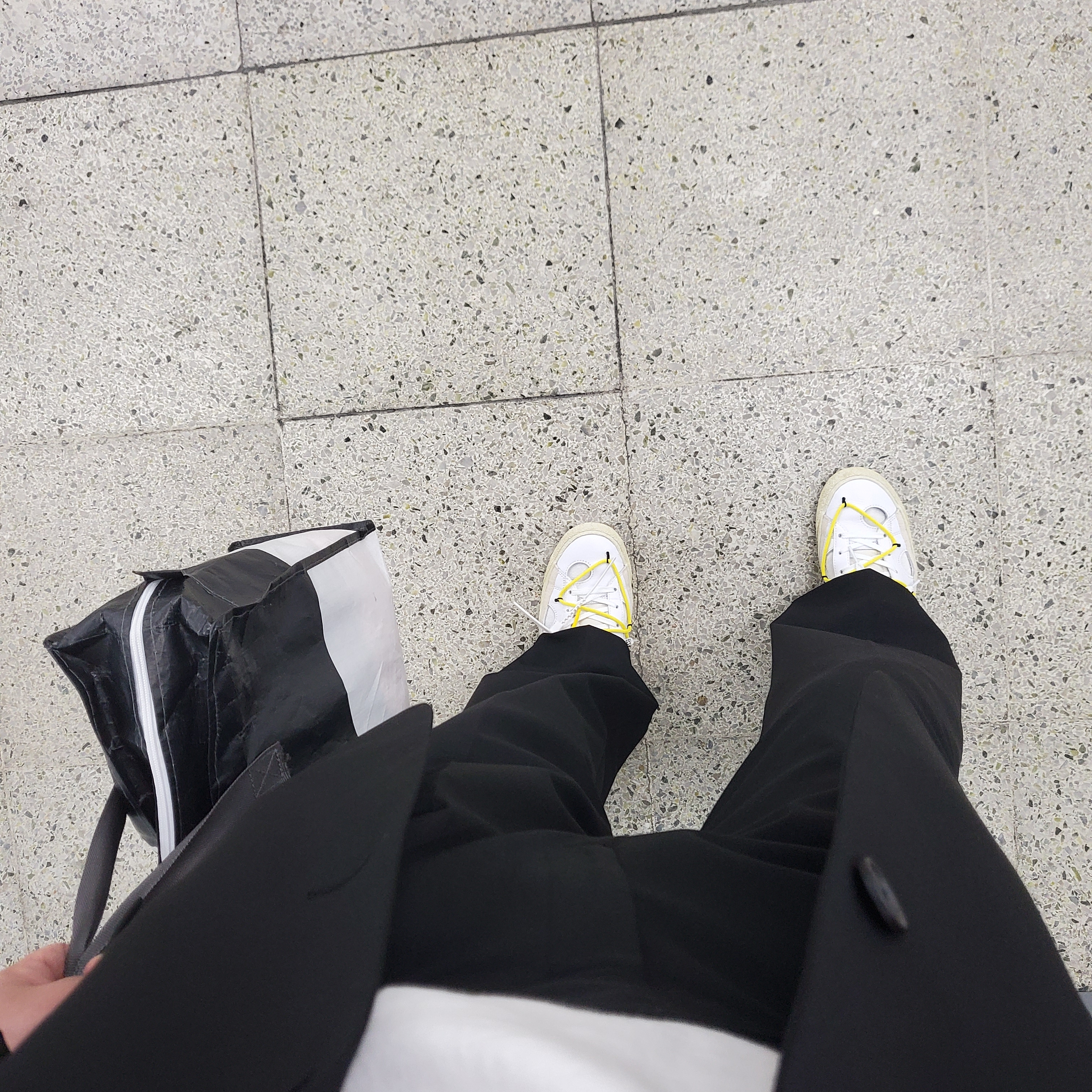 Nike x Off-White Blazer Low '77 White and University Red 착용 스타일