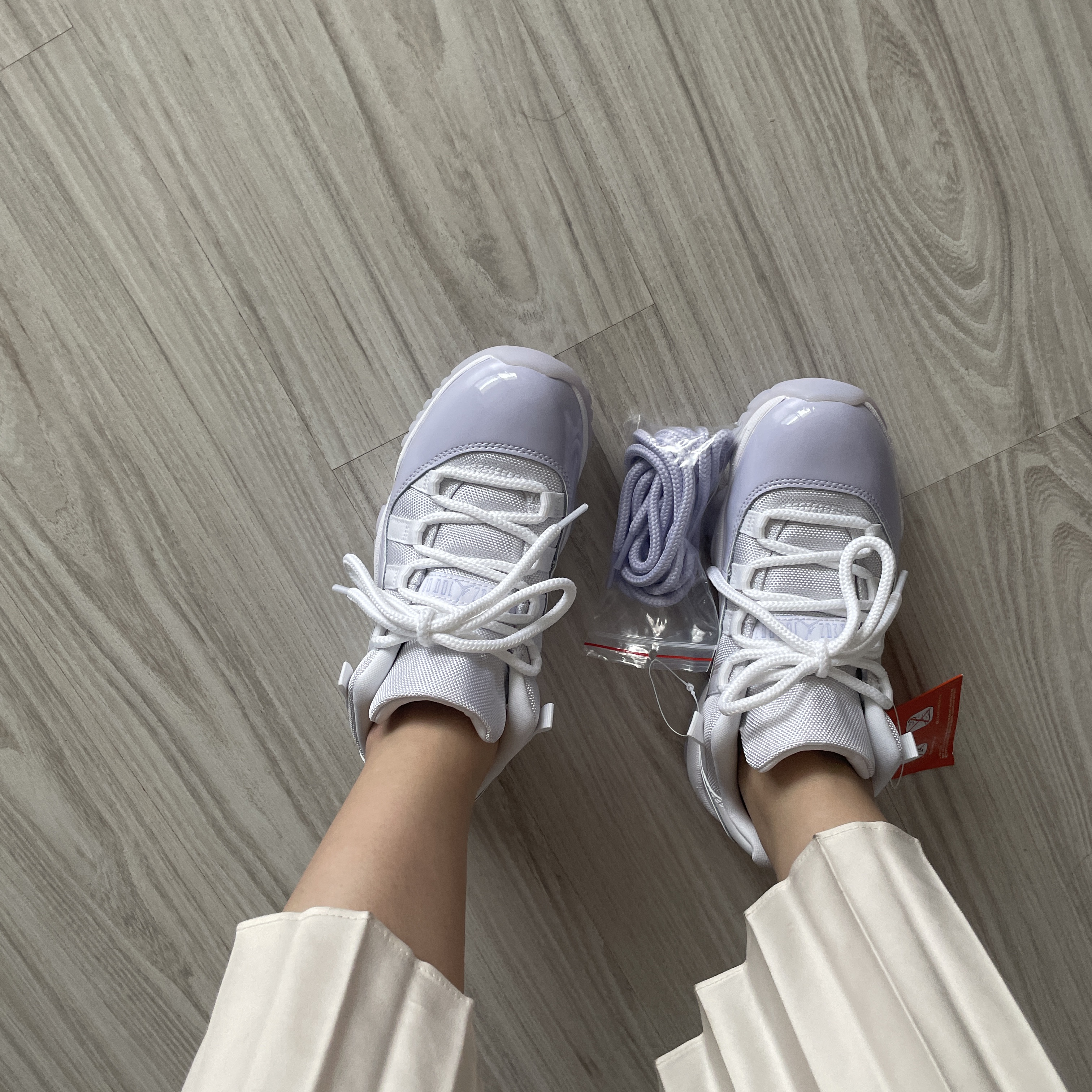(W) Jordan 11 Retro Low Pure Violet 착용 스타일 - 4