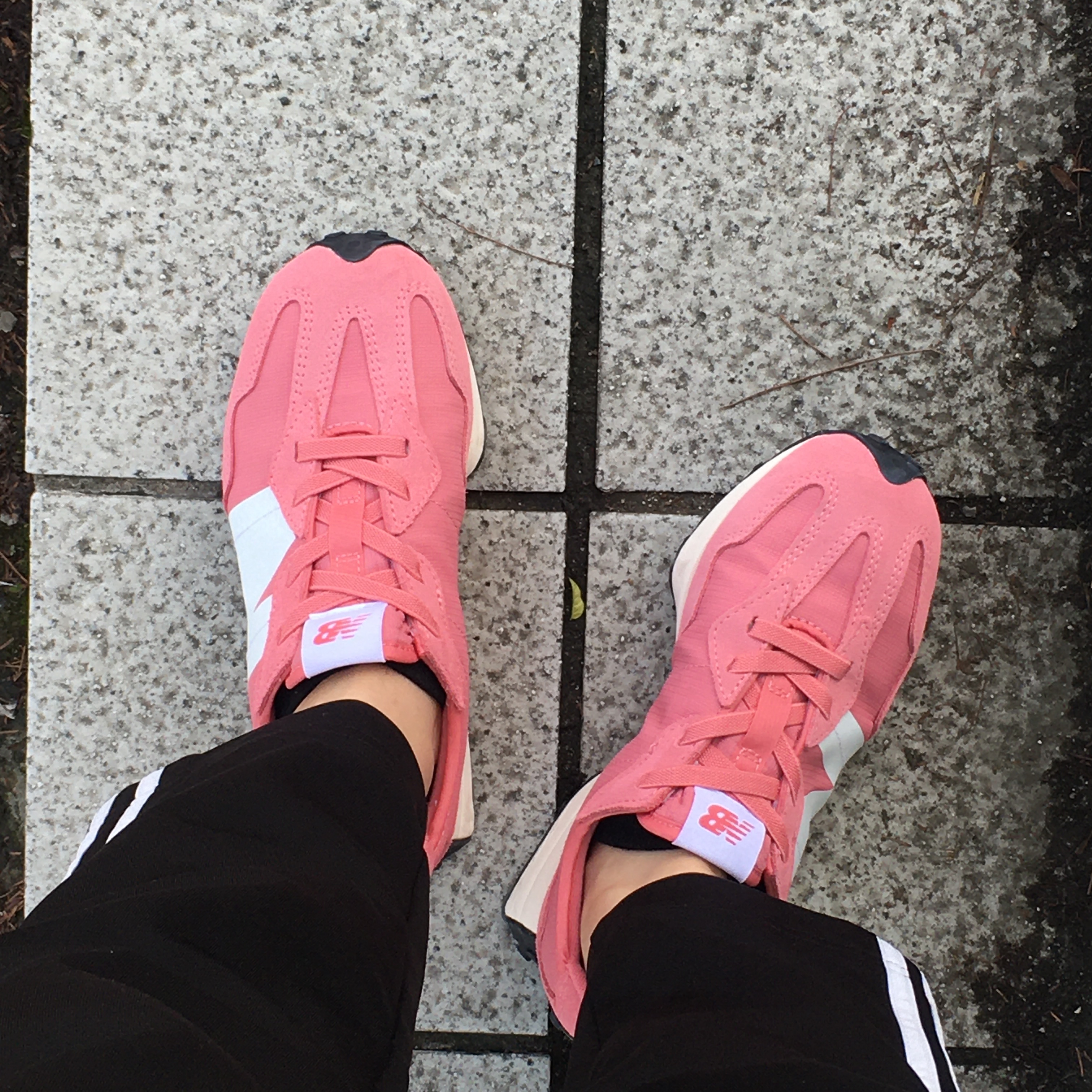 (PS) New Balance 327 Pink - W Wide 착용 스타일 - 1