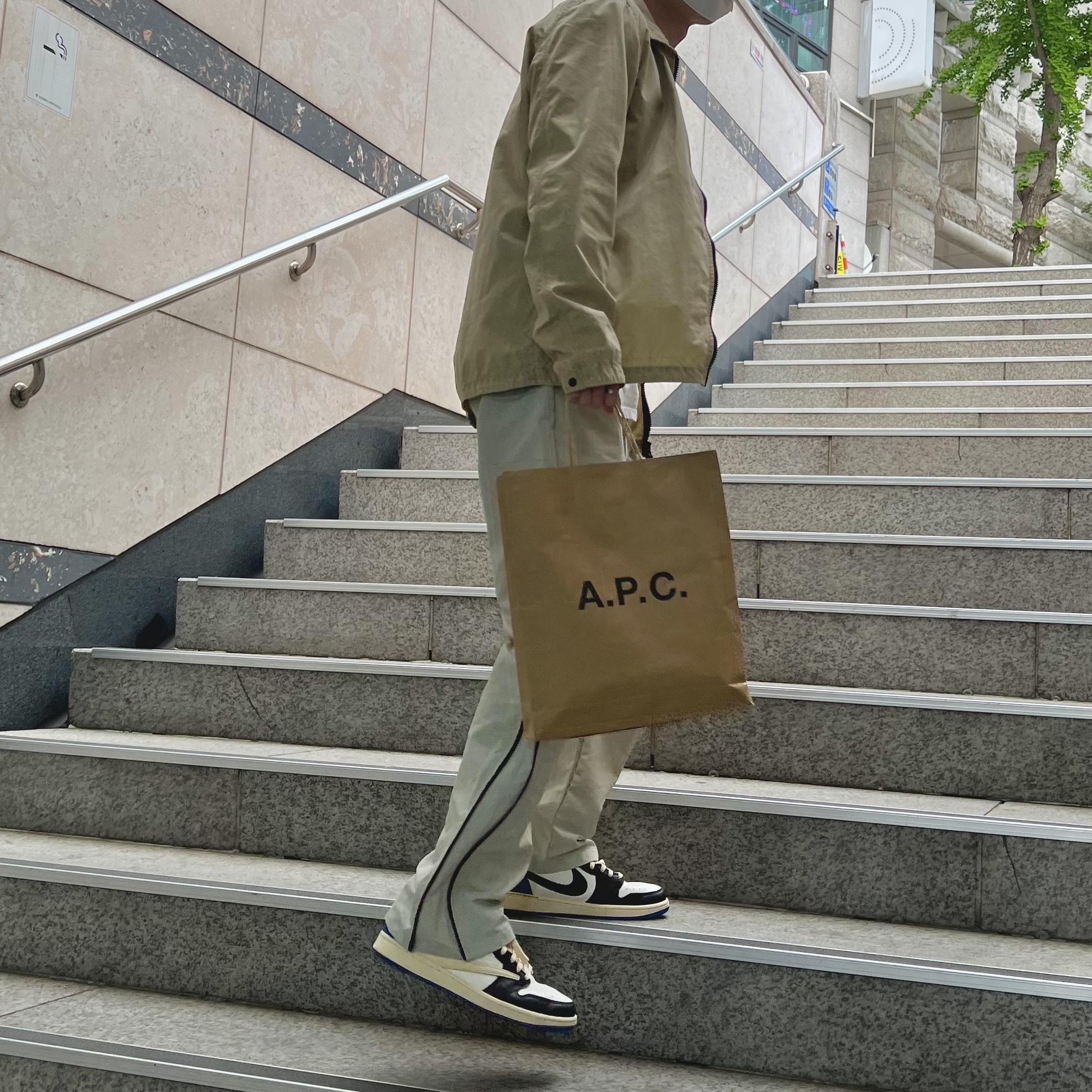 Stone Island 117WN T.CO+OLD Overshirt Sand - 21SS, Jordan 1 x Travis Scott x Fragment Retro Low OG SP Military Blue 착용 스타일 - 2