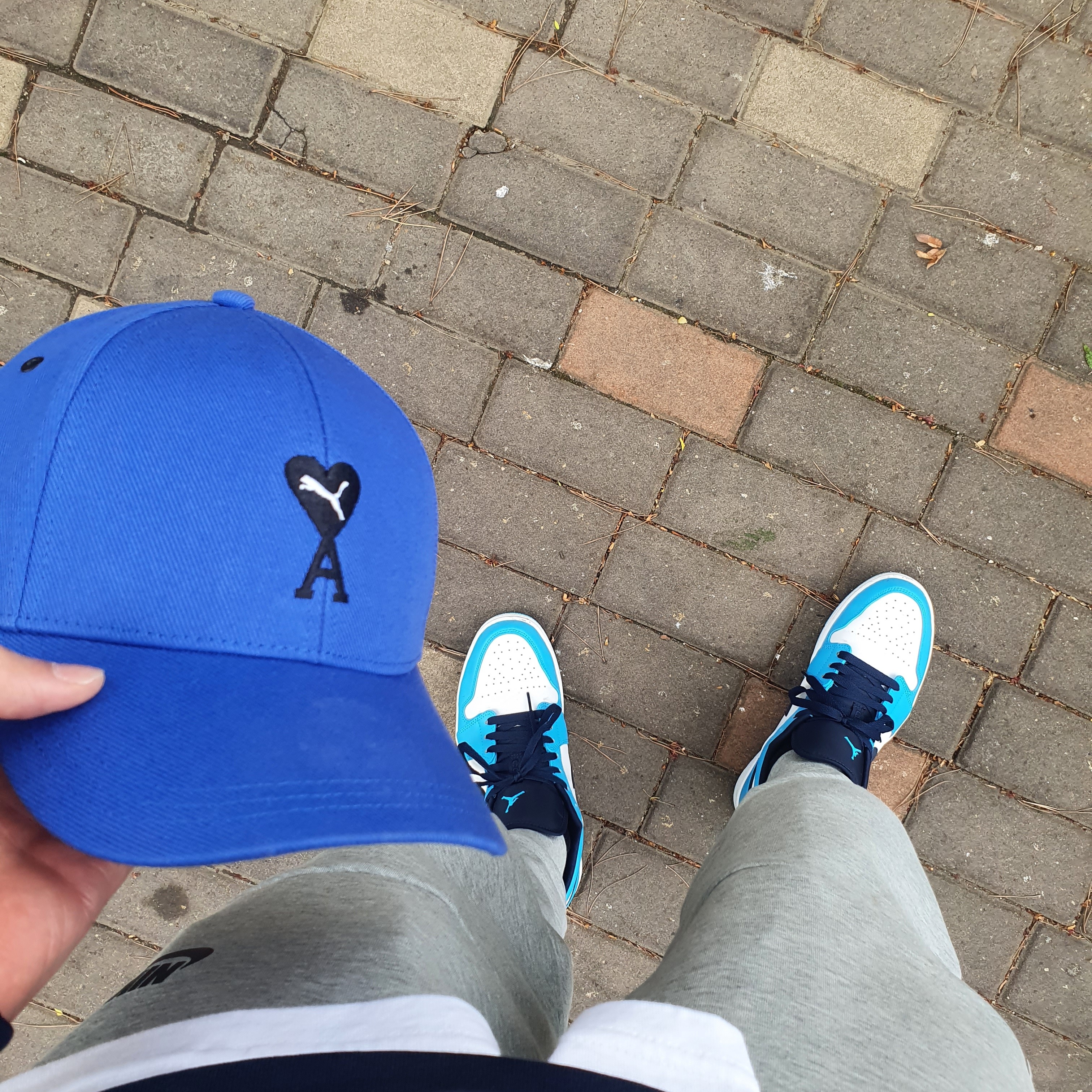 Jordan 1 Low Dark Powder Blue, Puma x AMI Low Curve Cap Dazzling Blue 착용 스타일