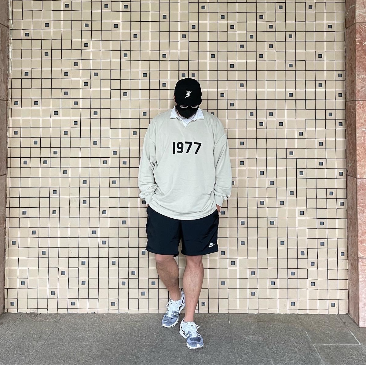 Essentials x New Era Sized Cap Black, Essentials 1977 Rugby Long Sleeve Polo Wheat - 22SS 착용 스타일 - 3