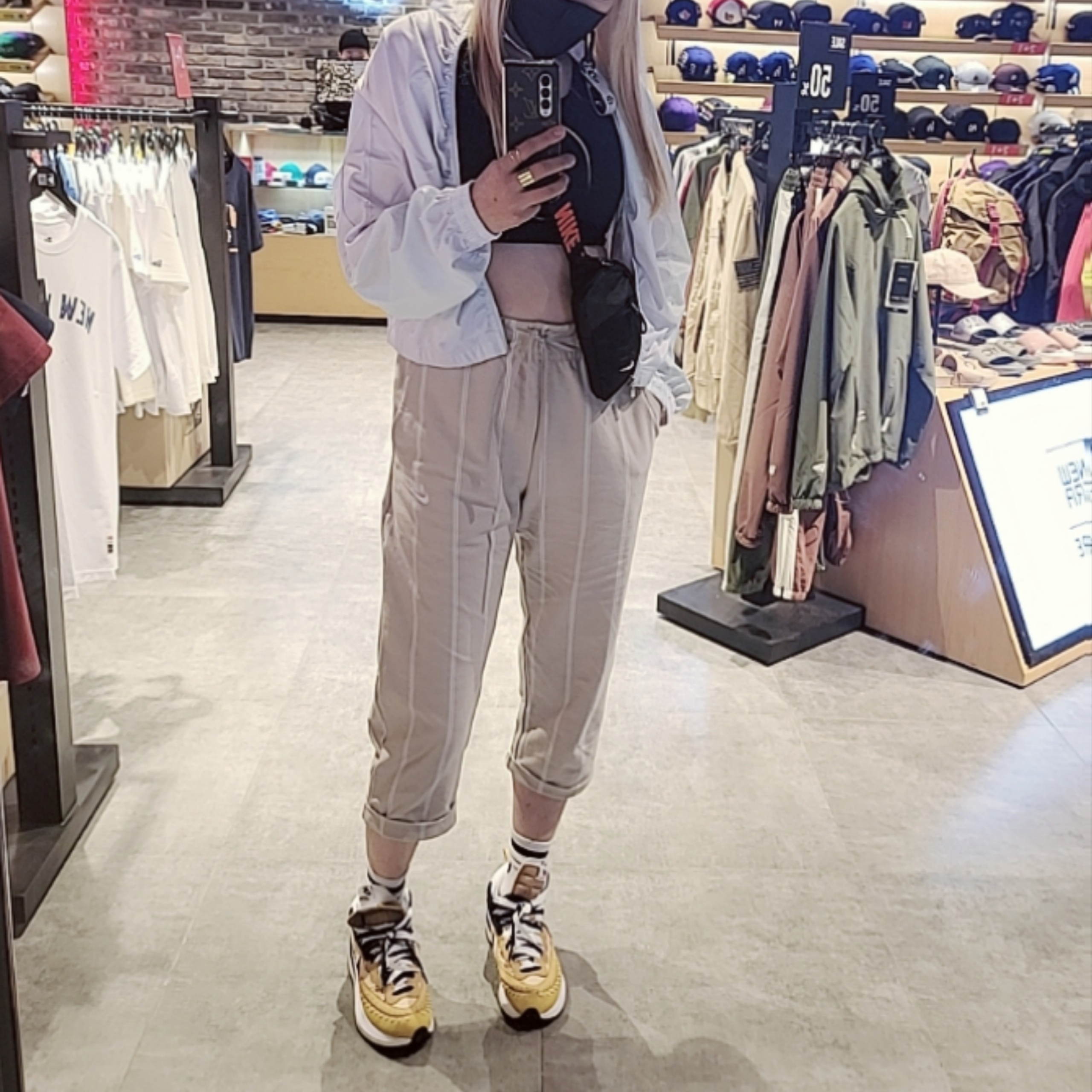 Nike x Sacai x Jean Paul Gaultier VaporWaffle Sesame Blue Void, Louis Vuitton x Nigo LV Made Stripe Hat Gray 착용 스타일 - 1