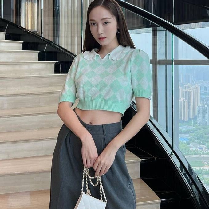 Chanel Clutch With Chain Lambskin & Pink Gold White 착용 스타일 - 3