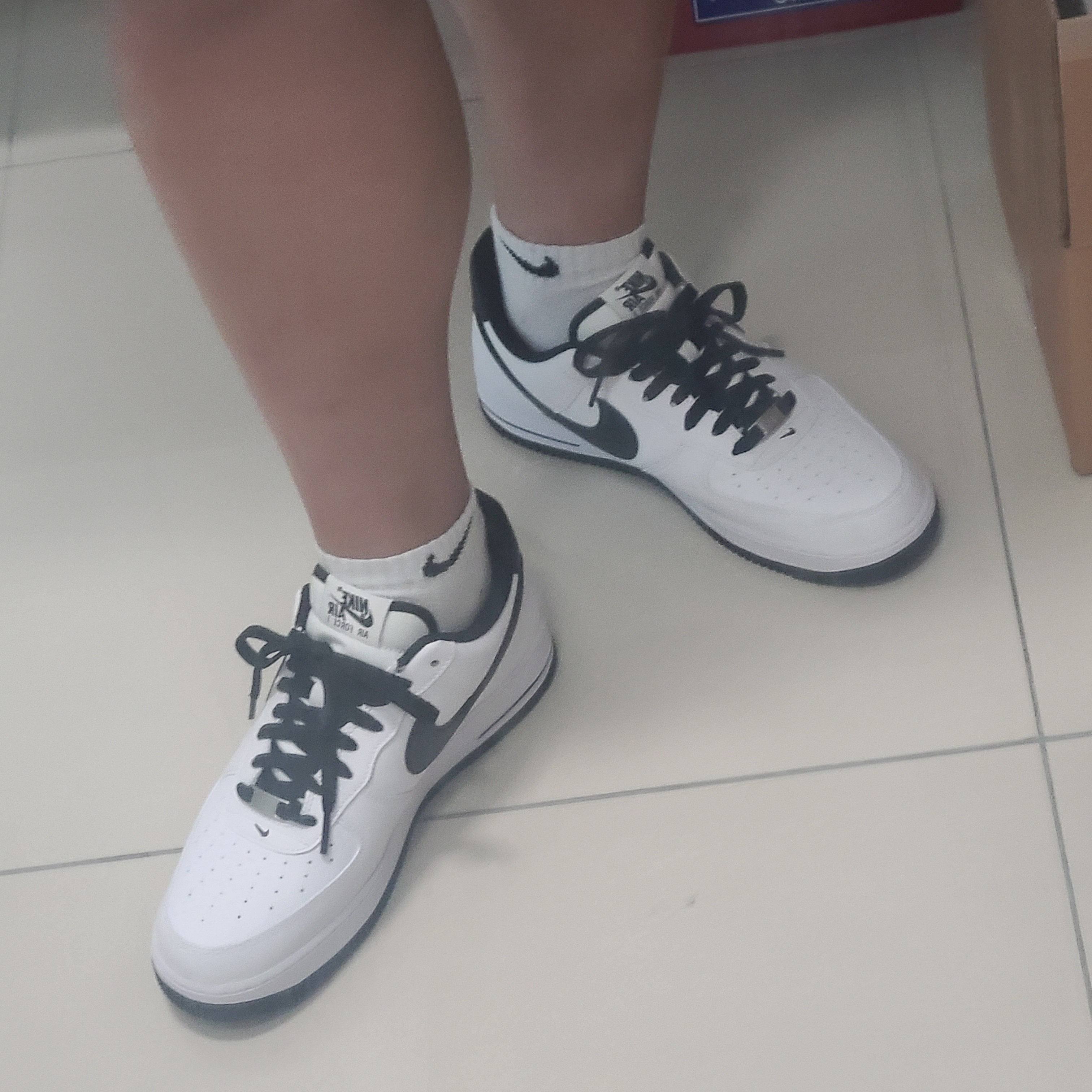 Nike Air Force 1 '07 White Black 착용 스타일 - 1