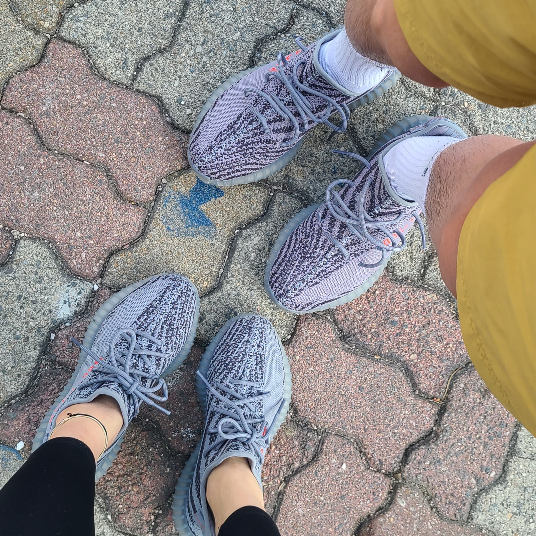 Adidas Yeezy Boost 350 V2 Beluga 2.0 착용 스타일