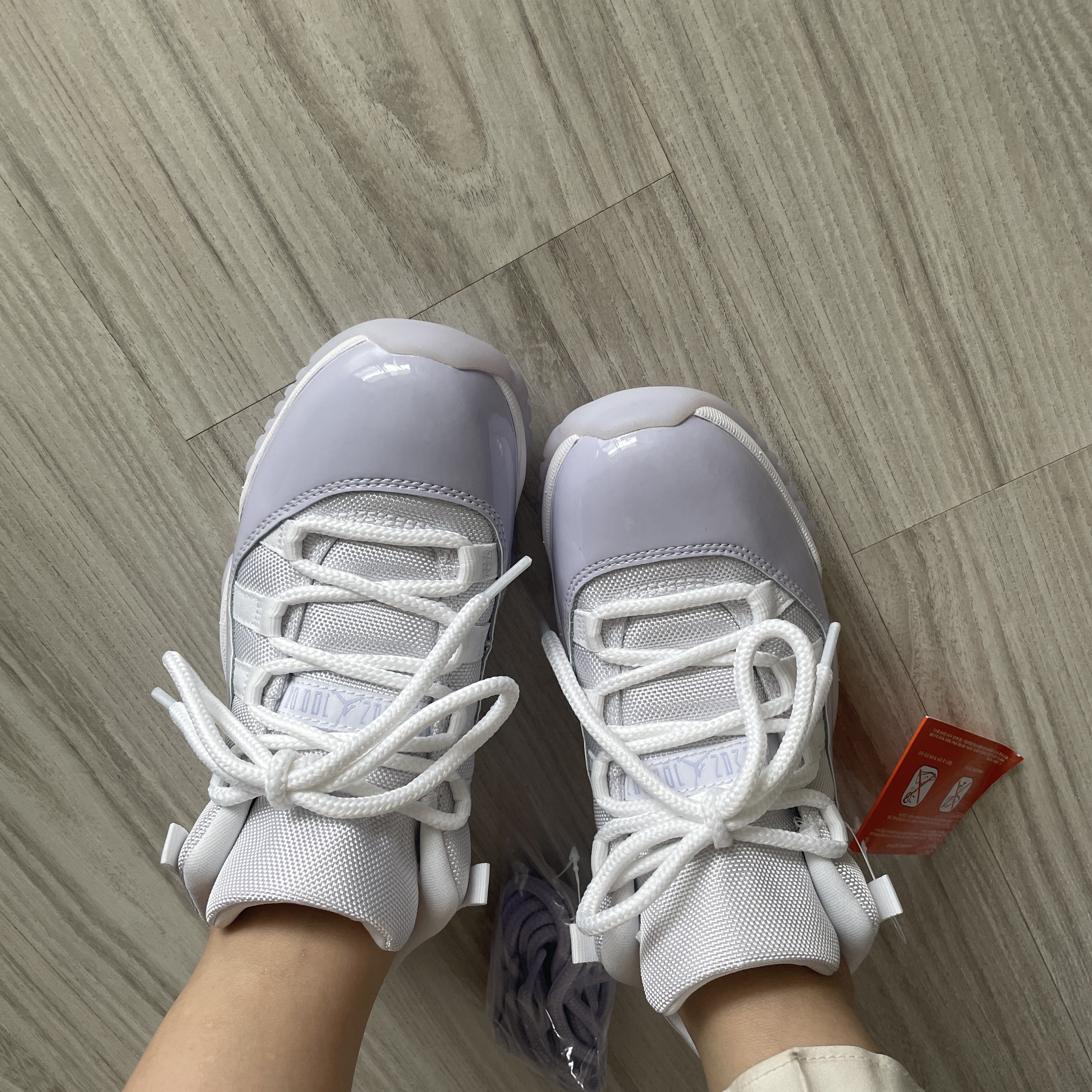 (W) Jordan 11 Retro Low Pure Violet 착용 스타일 - 3