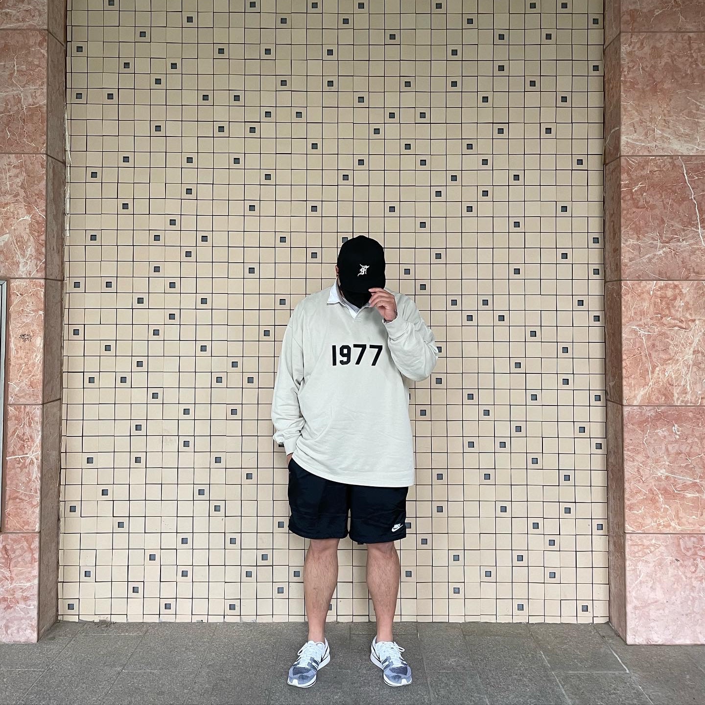 Essentials x New Era Sized Cap Black, Essentials 1977 Rugby Long Sleeve Polo Wheat - 22SS 착용 스타일 - 2