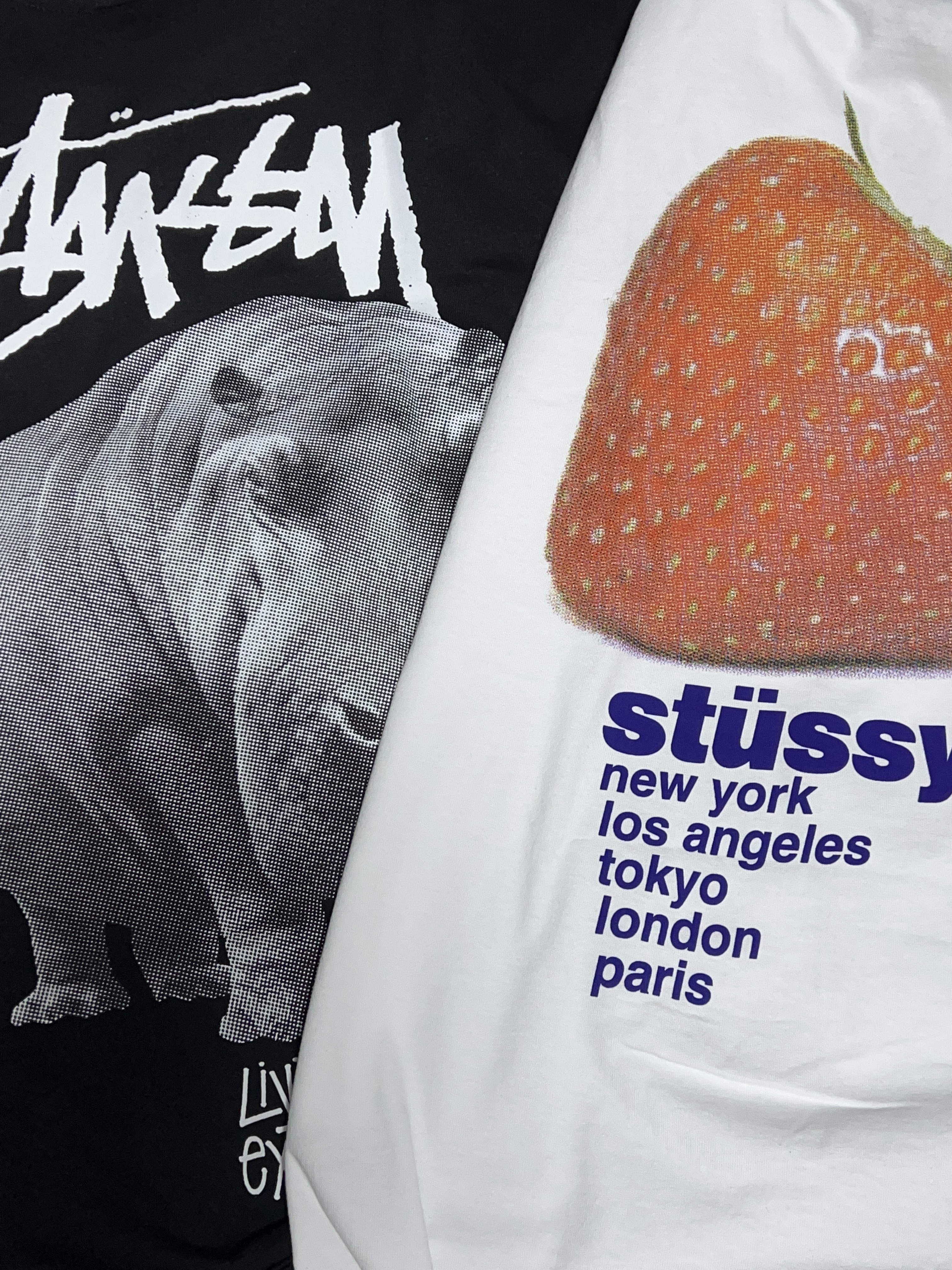 Stussy Livin' Large T-Shirt Black, Stussy Strawberry T-Shirt White 착용 스타일