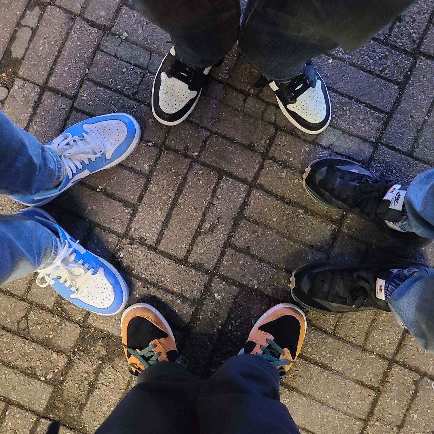Jordan 1 Low Golf White and University Blue, Nike Dunk Low Retro Varsity Maize 착용 스타일