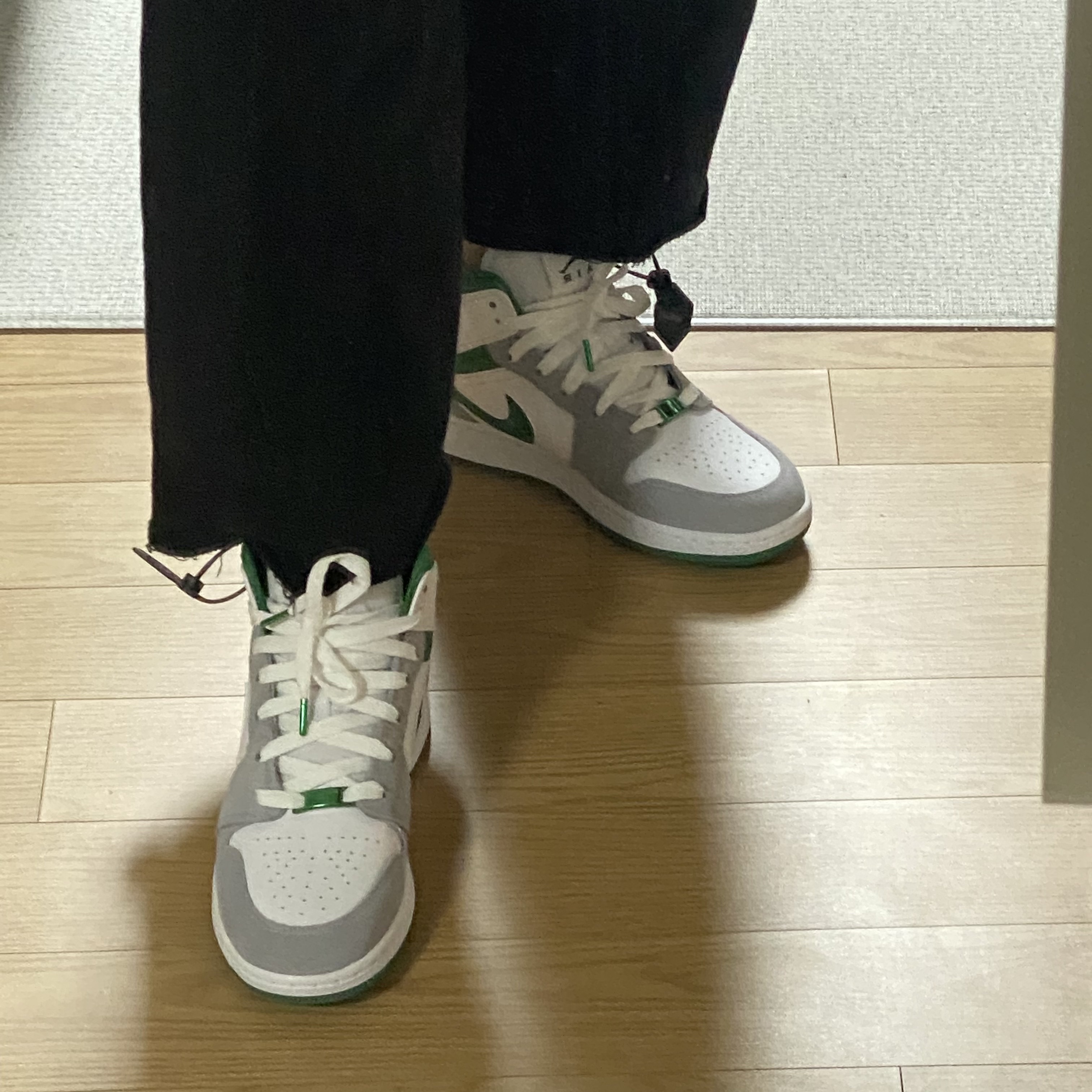 (GS) Jordan 1 Mid SE Pine Green Light Smoke Grey, Jordan 1 Mid SE Pine Green Light Smoke Grey 착용 스타일 - 3