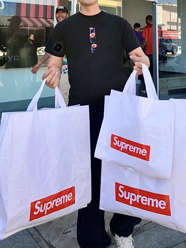 New Balance 550 White Grey - 2E Wide, Supreme Backpack Black - 22SS 착용 스타일