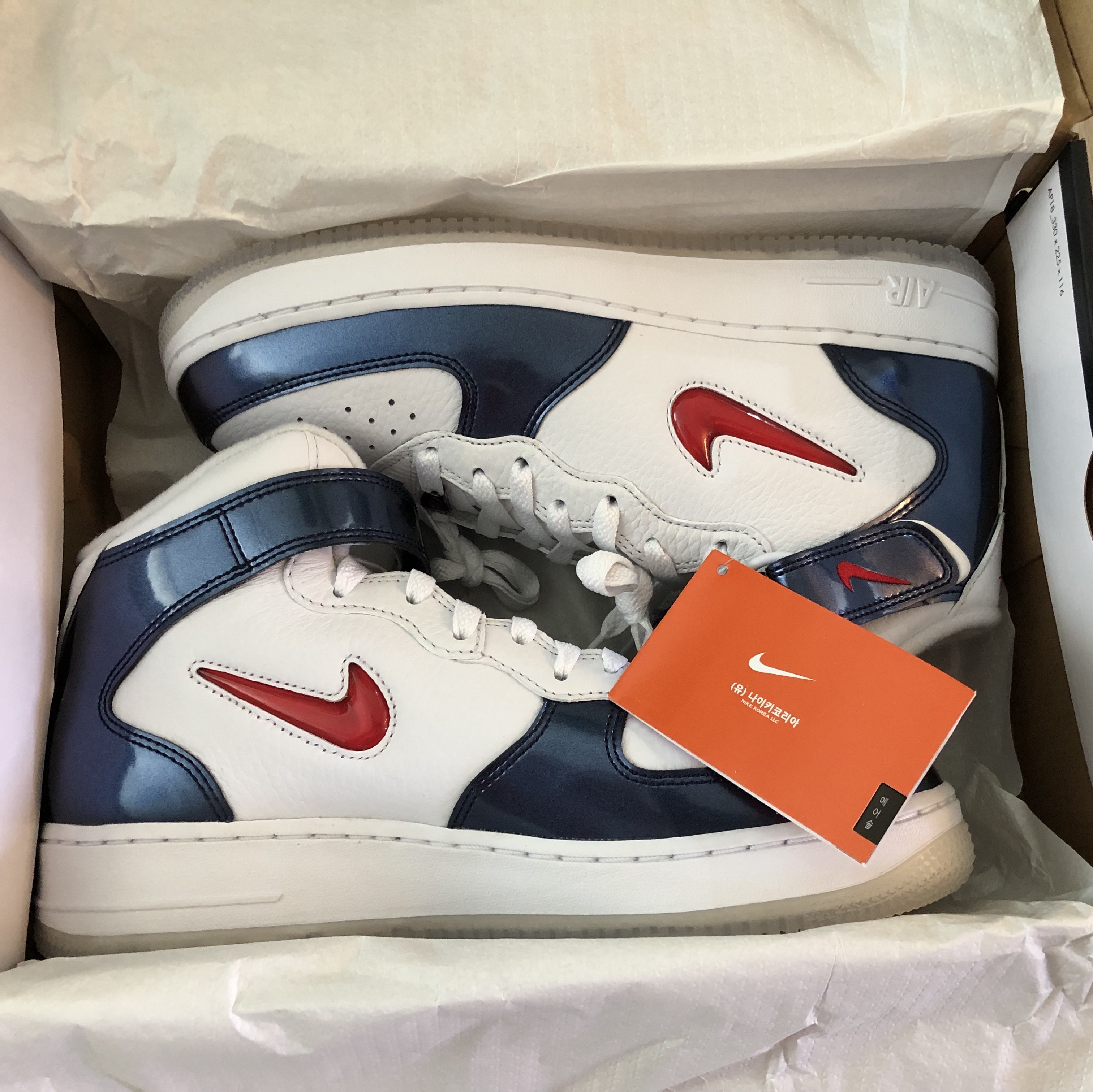 Nike Air Force 1 Mid QS University Red and Midnight Navy 착용 스타일 - 2