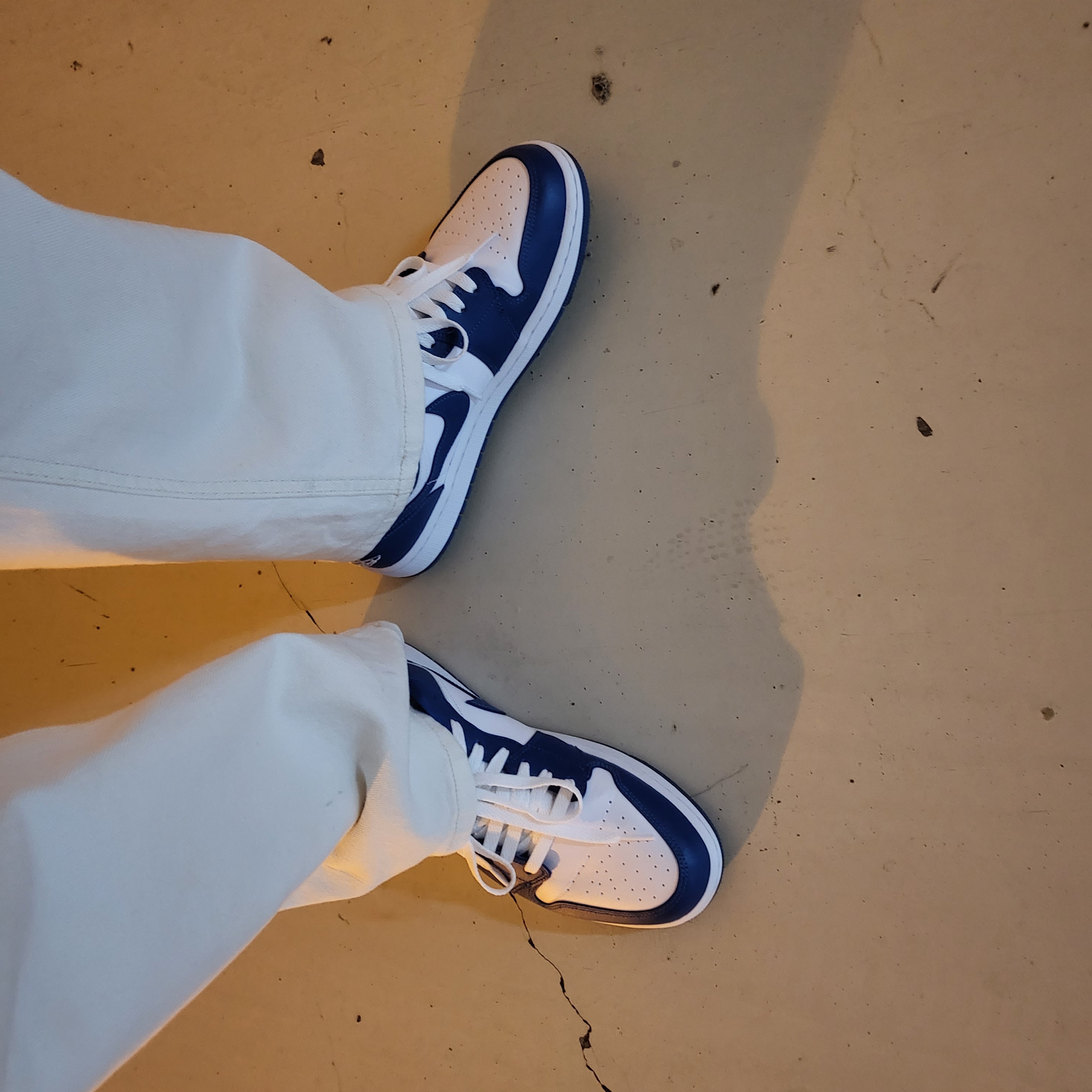 (W) Jordan 1 Low White Dark Marina Blue 착용 스타일 - 2