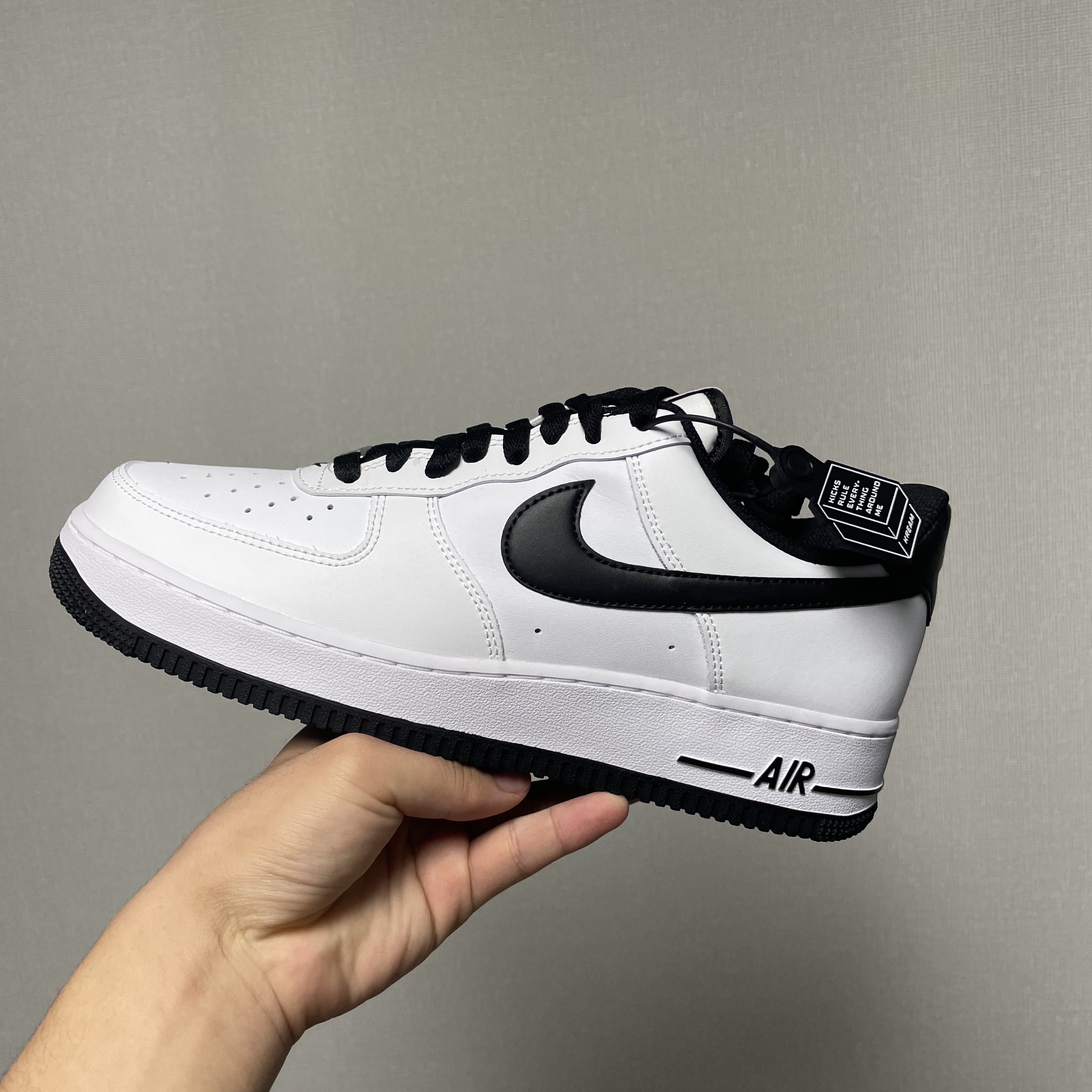 Nike Air Force 1 '07 White Black 착용 스타일 - 2
