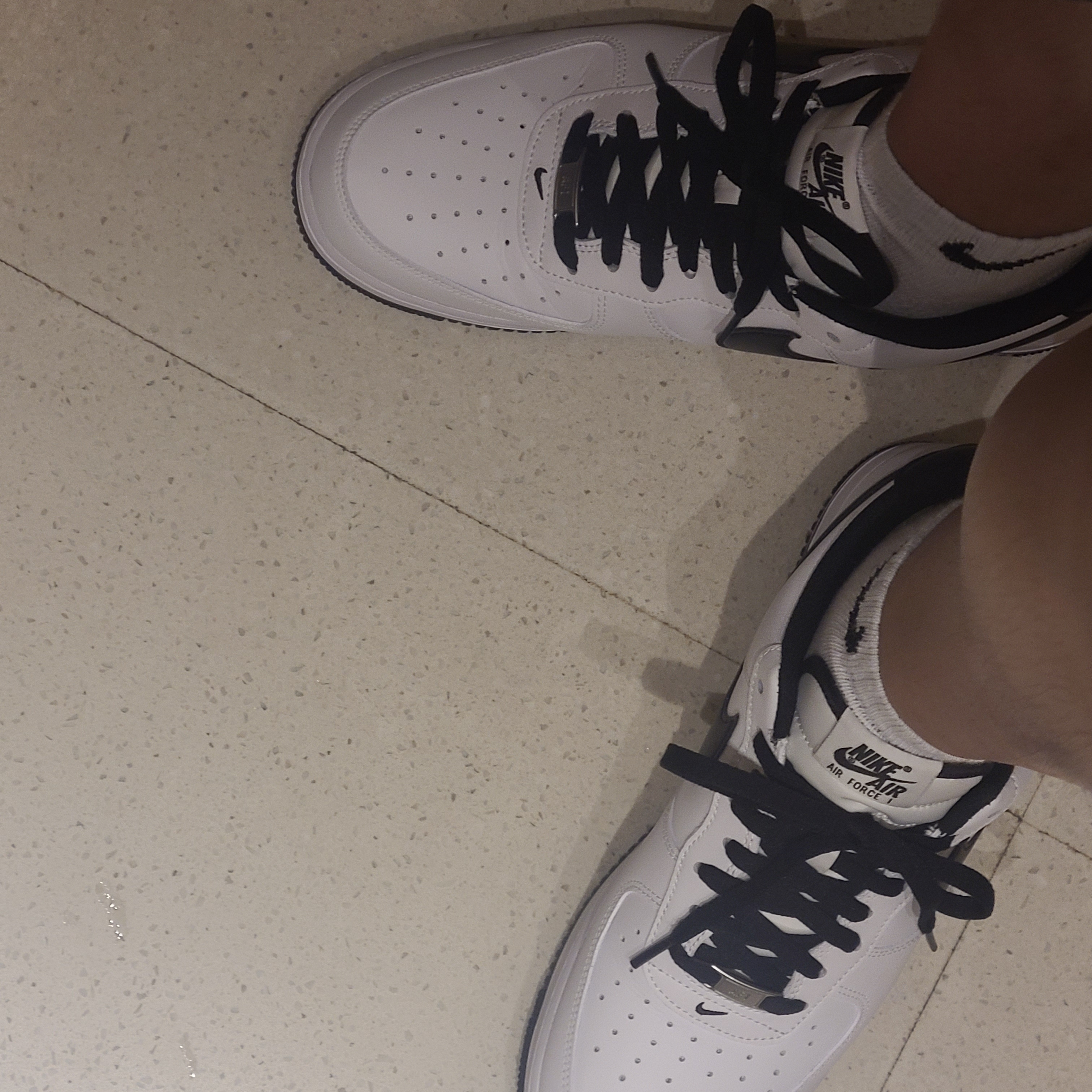 Nike Air Force 1 '07 White Black 착용 스타일 - 2