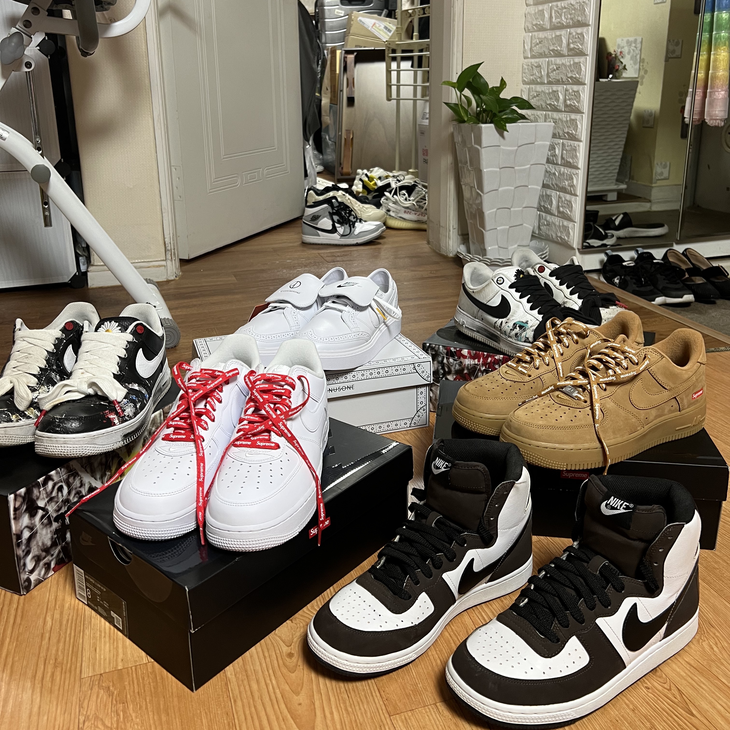 Nike Terminator High VNTG Georgetown, Nike x Supreme Air Force 1 Low White 착용 스타일