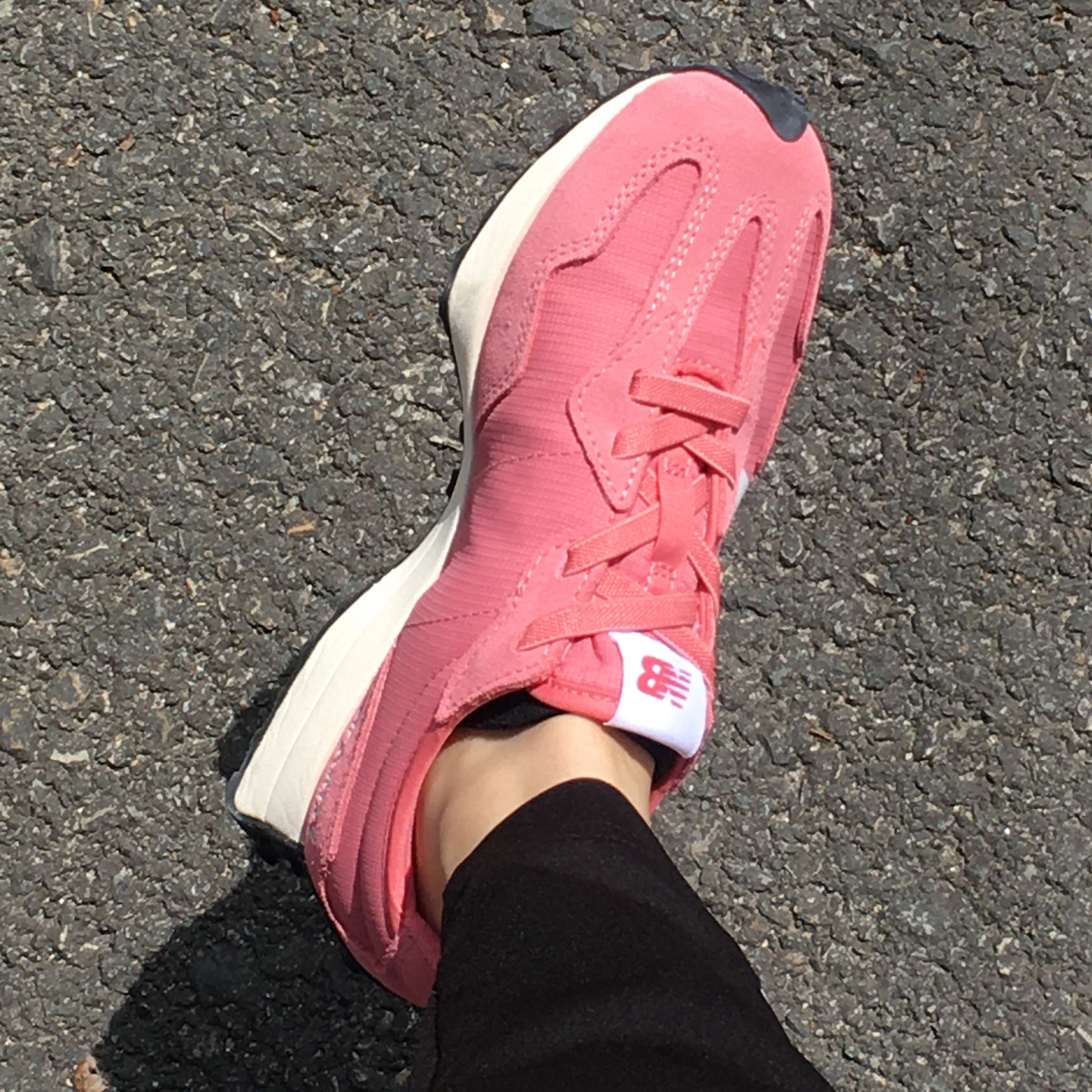 (PS) New Balance 327 Pink - W Wide 착용 스타일 - 2