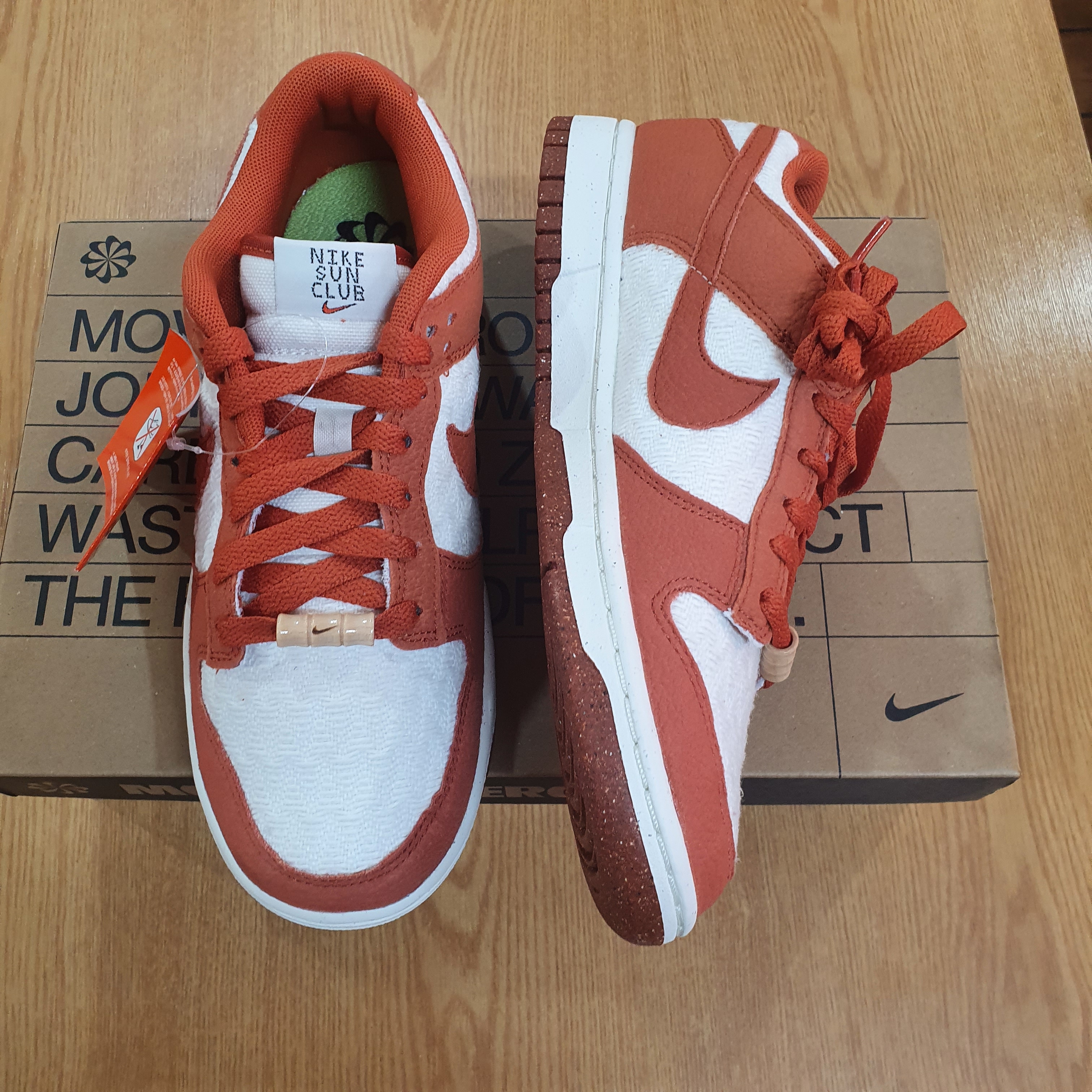(W) Nike Dunk Low SE Sun Club Burnt Sunrise 착용 스타일 - 3