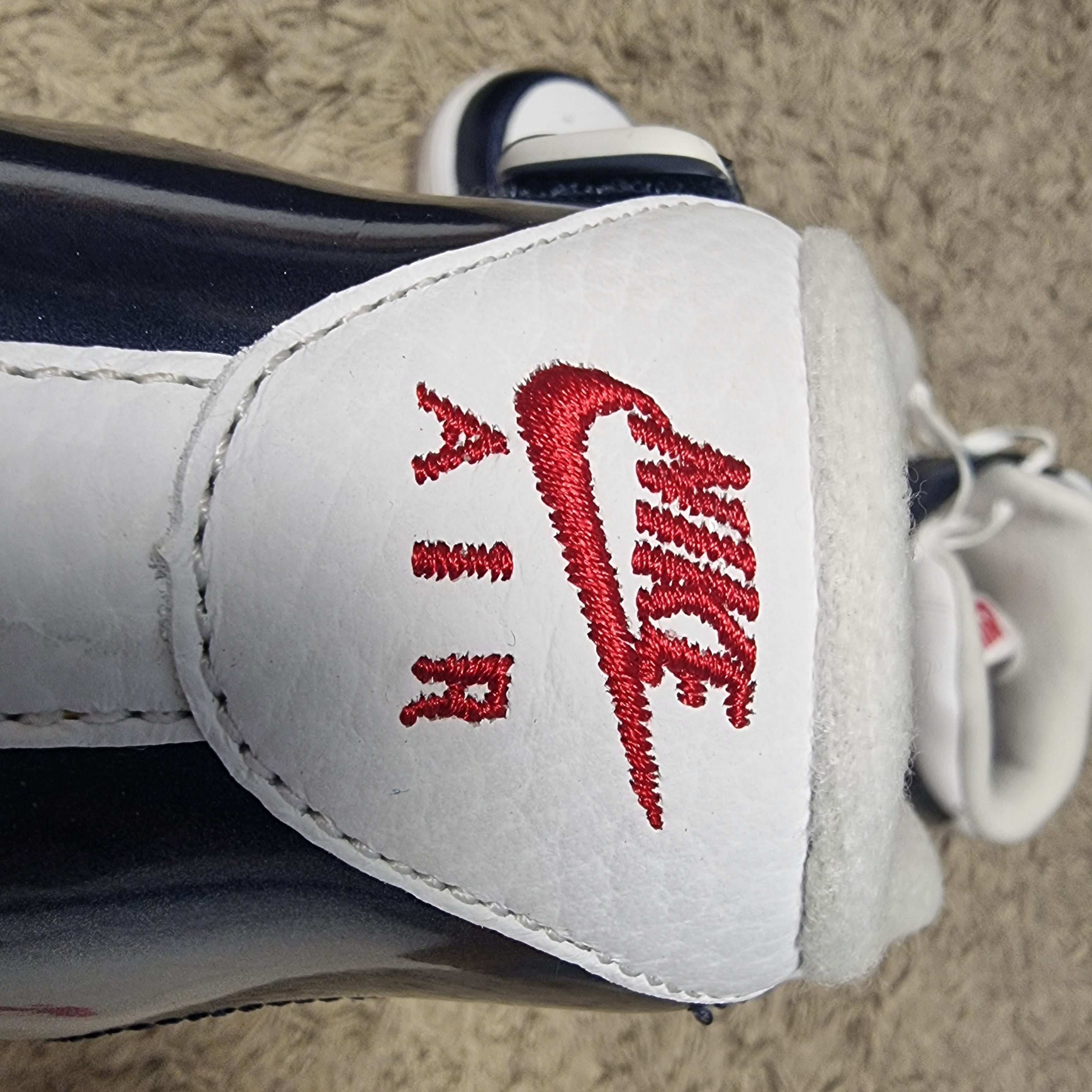 Nike Air Force 1 Mid QS University Red and Midnight Navy 착용 스타일 - 4