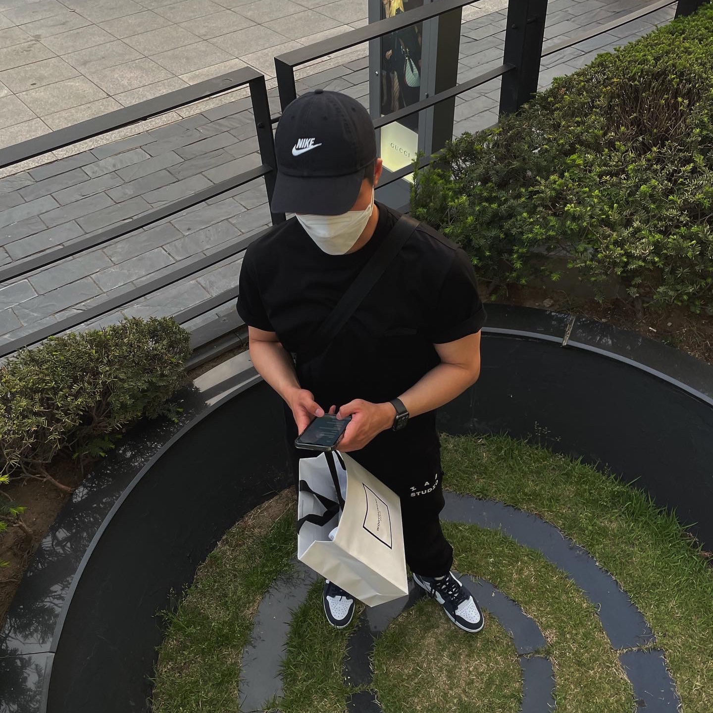 Jordan 1 Retro High OG CO.JP Midnight Navy, Wooyoungmi Outline Back Logo T-Shirt Black - 21FW 착용 스타일 - 2