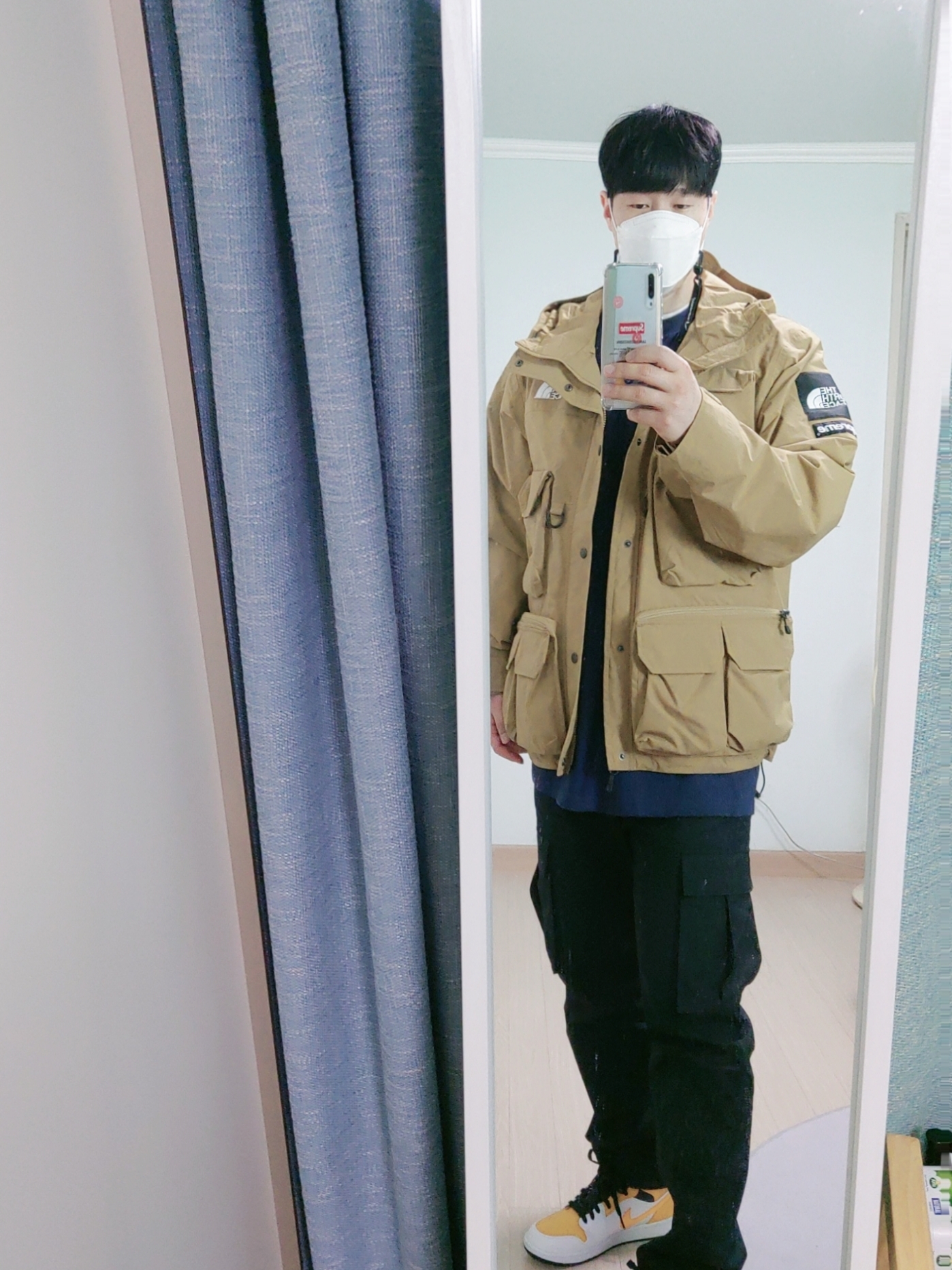 Supreme x The North Face Cargo Jacket Gold - 20SS, Jordan 1 Mid White University Gold 착용 스타일 - 5