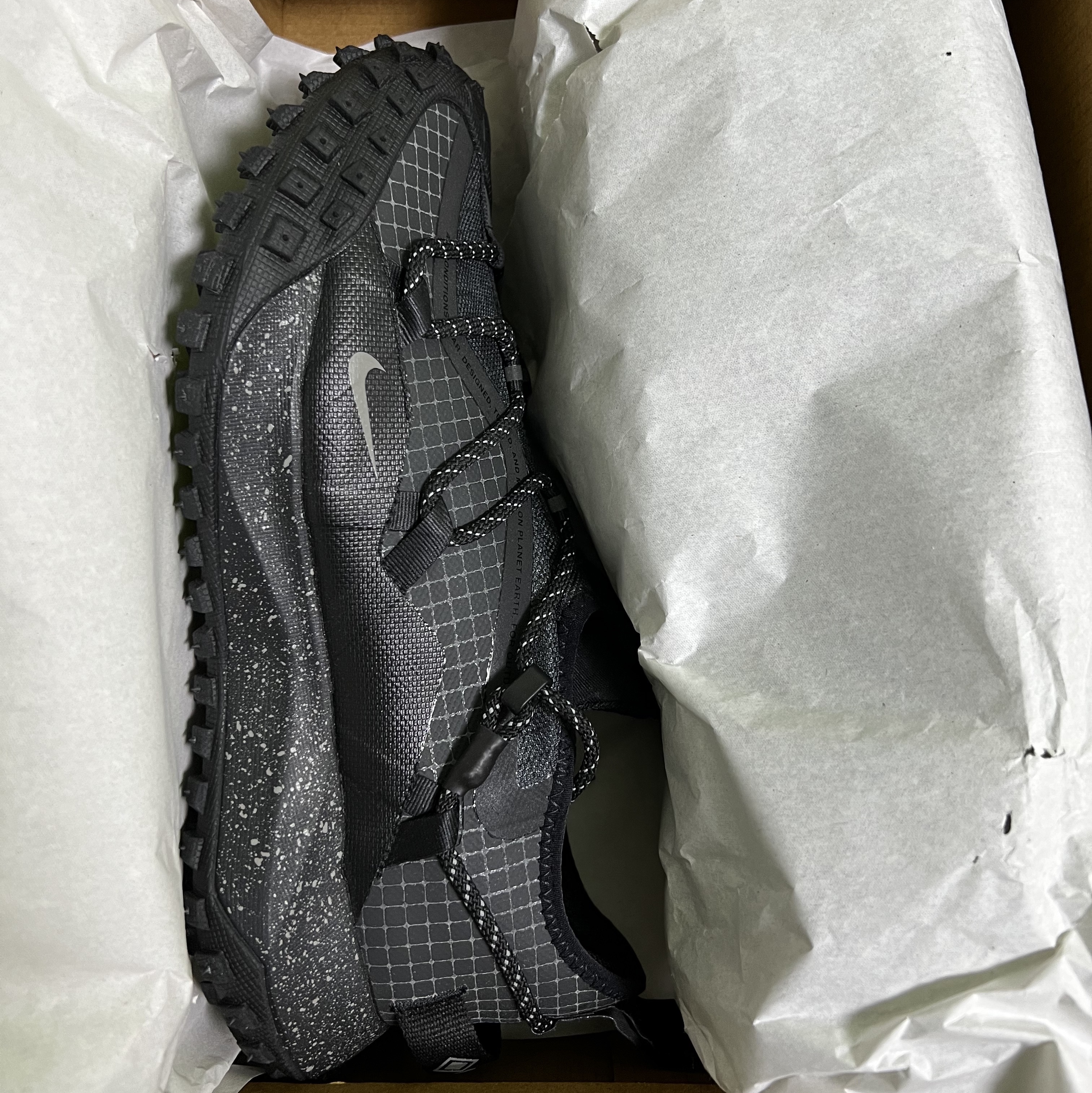 Nike ACG Mountain Fly Low Gore-Tex SE Dark Smoke Grey 착용 스타일