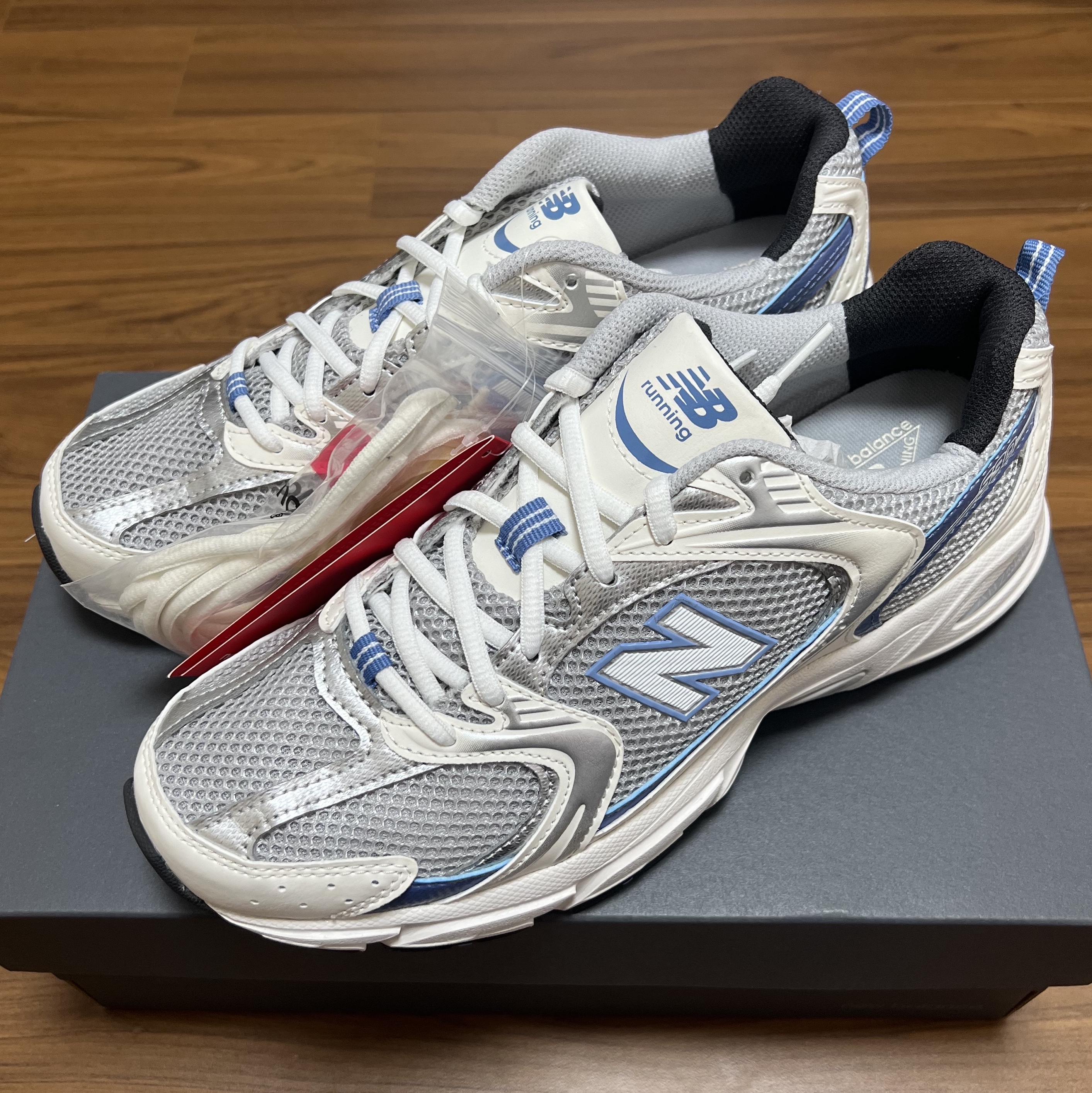 New Balance 530 Steel Blue 착용 스타일 - 1
