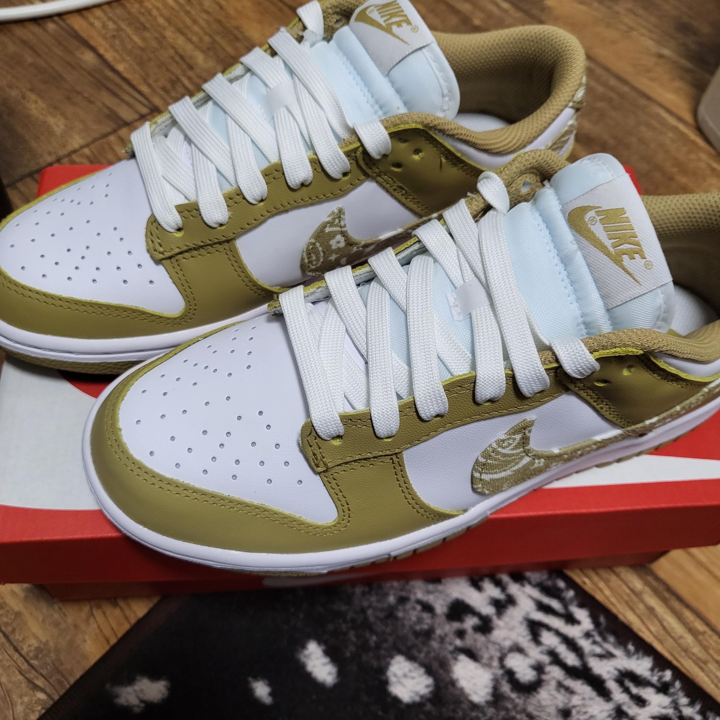 (W) Nike Dunk Low Essential Barley Paisley 착용 스타일 - 3