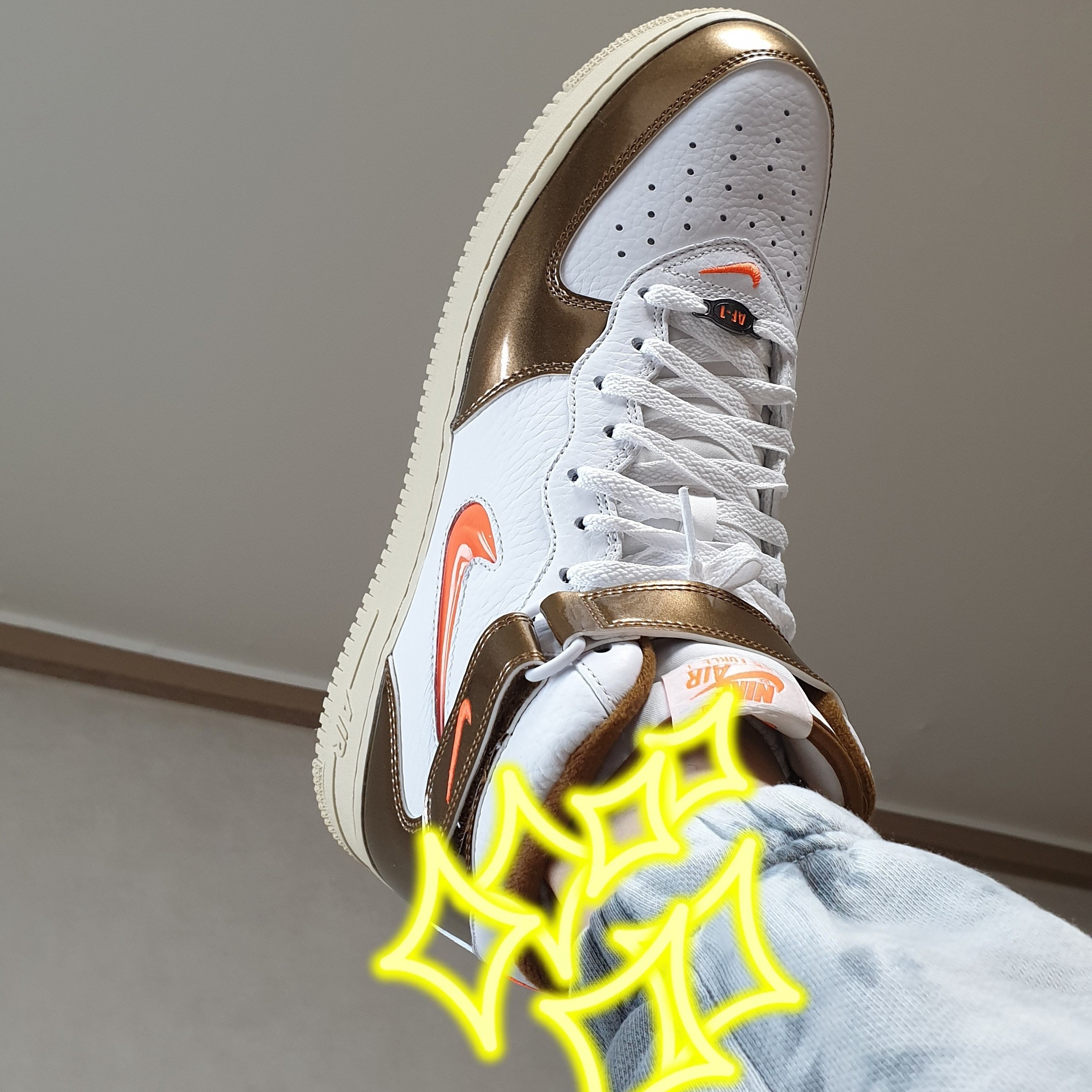Nike Air Force 1 Mid QS Ale Brown 착용 스타일 - 2