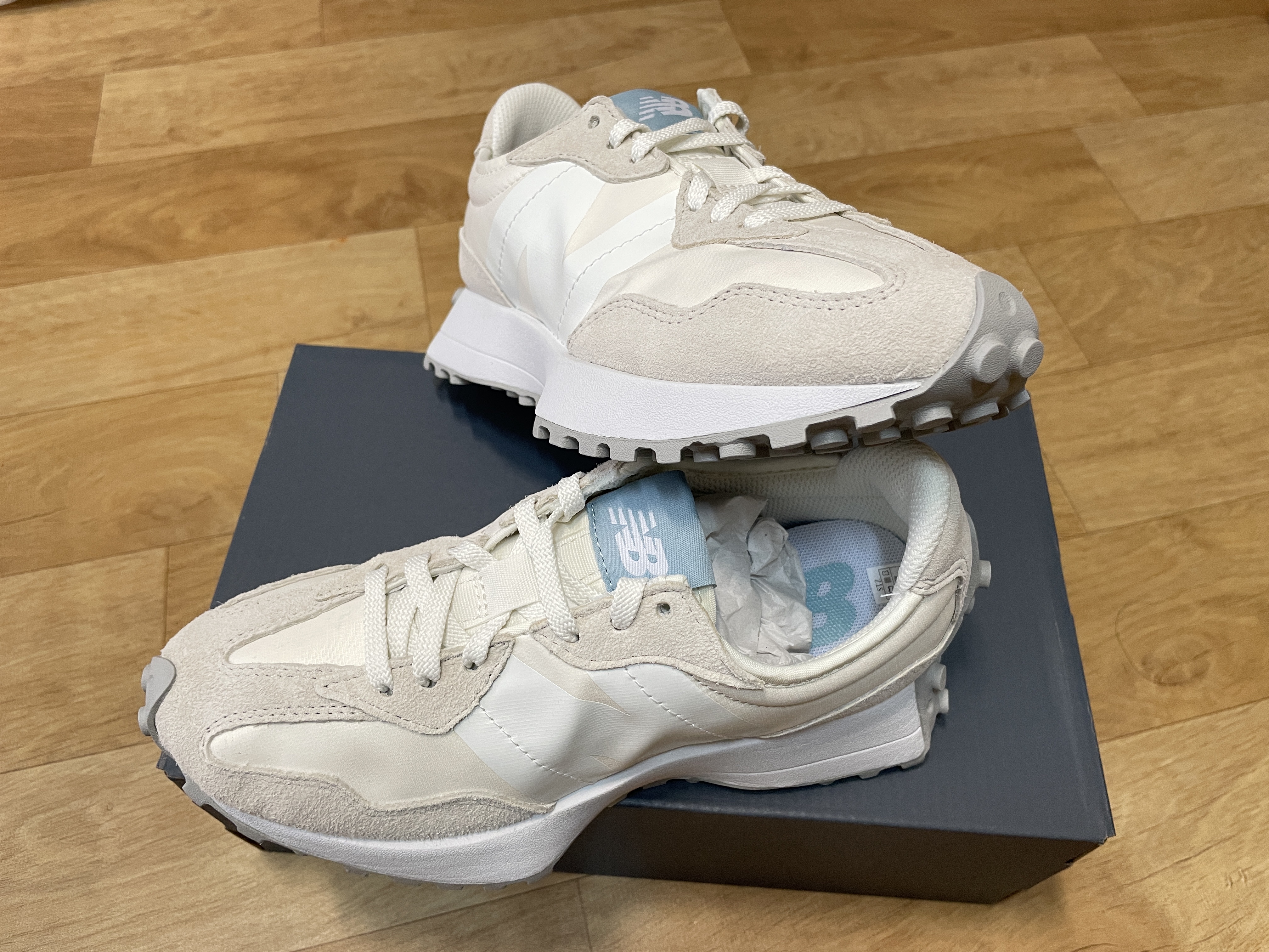 (W) New Balance 327 Sea Salt 착용 스타일