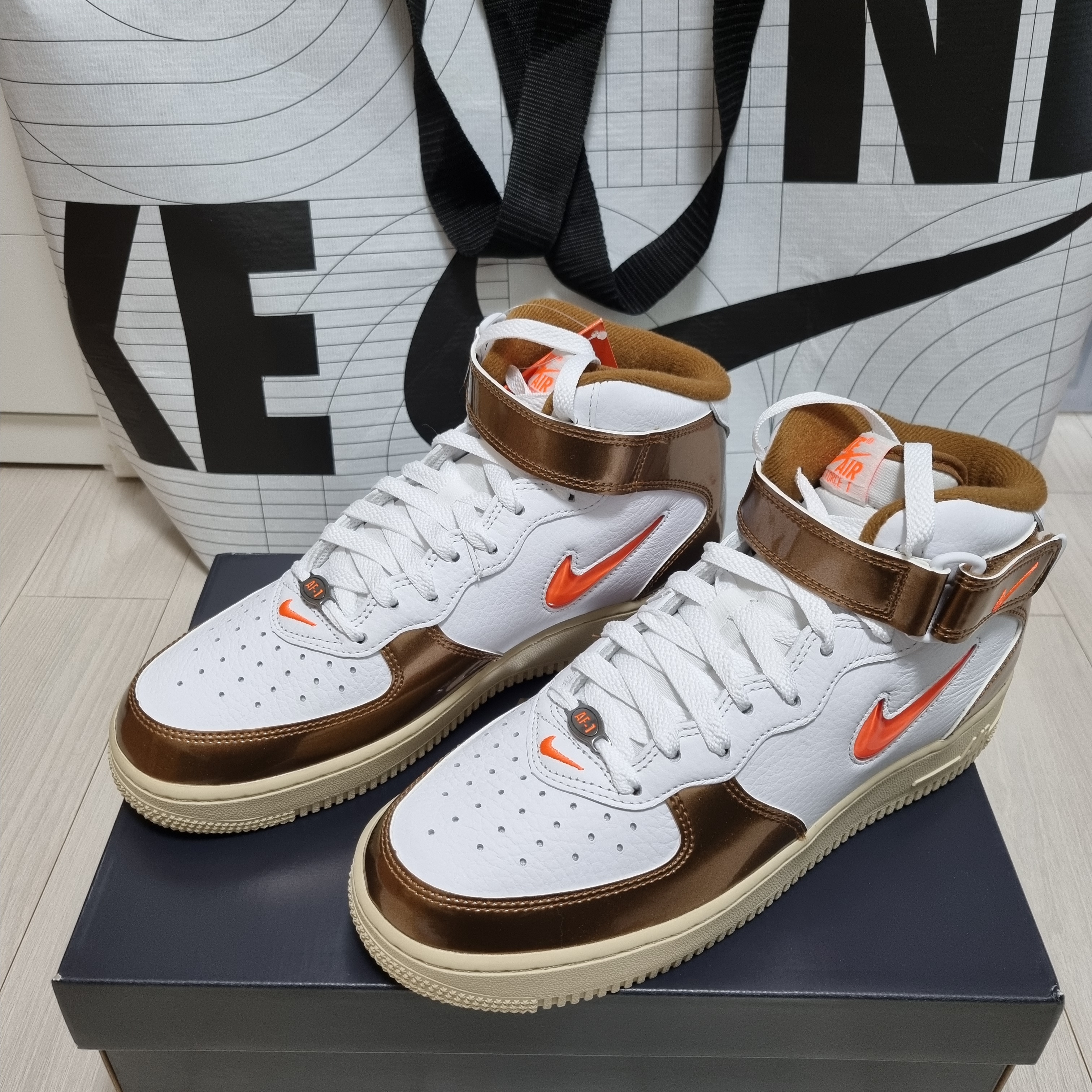 Nike Air Force 1 Mid QS Ale Brown 착용 스타일