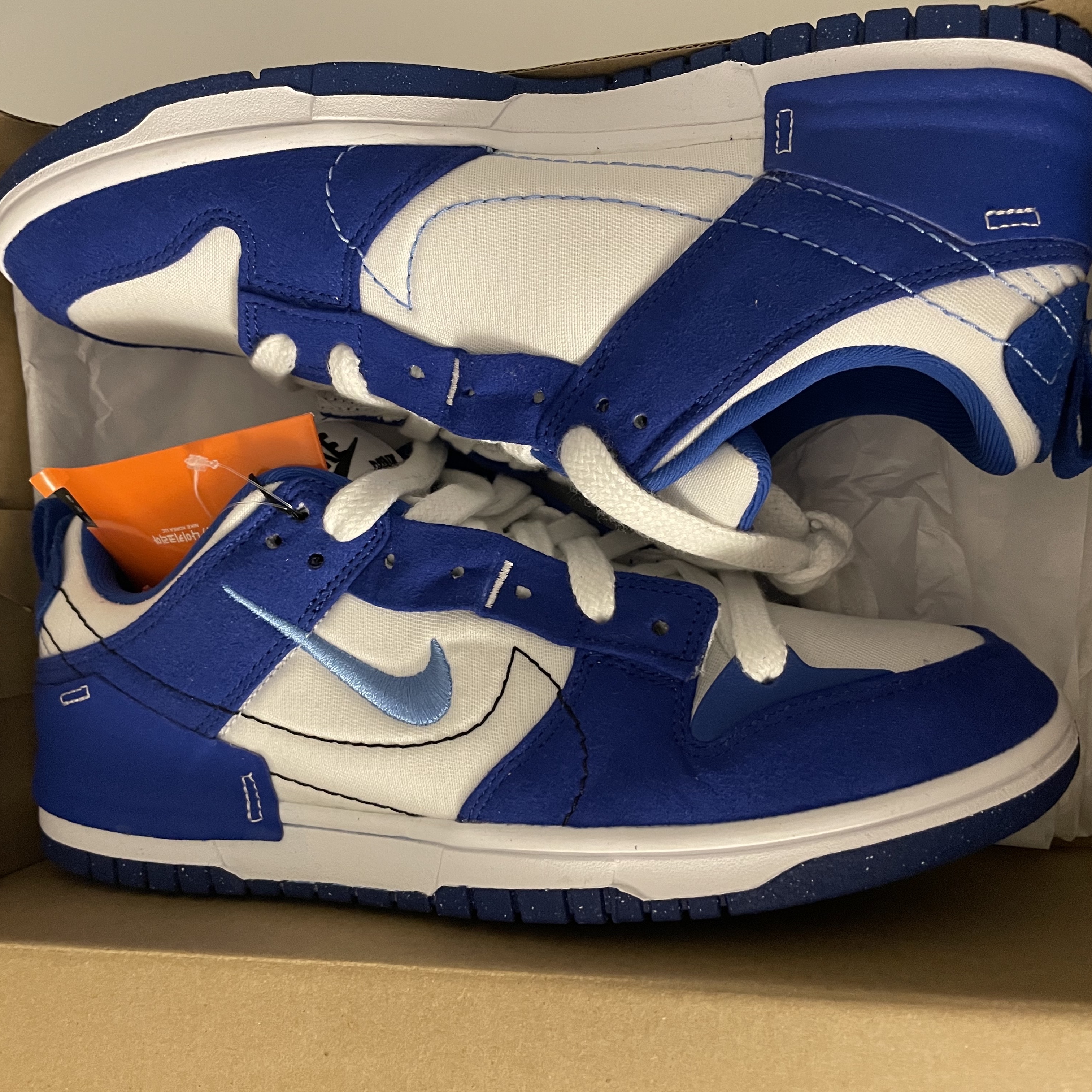 (W) Nike Dunk Low Disrupt 2 White and University Blue 착용 스타일 - 3