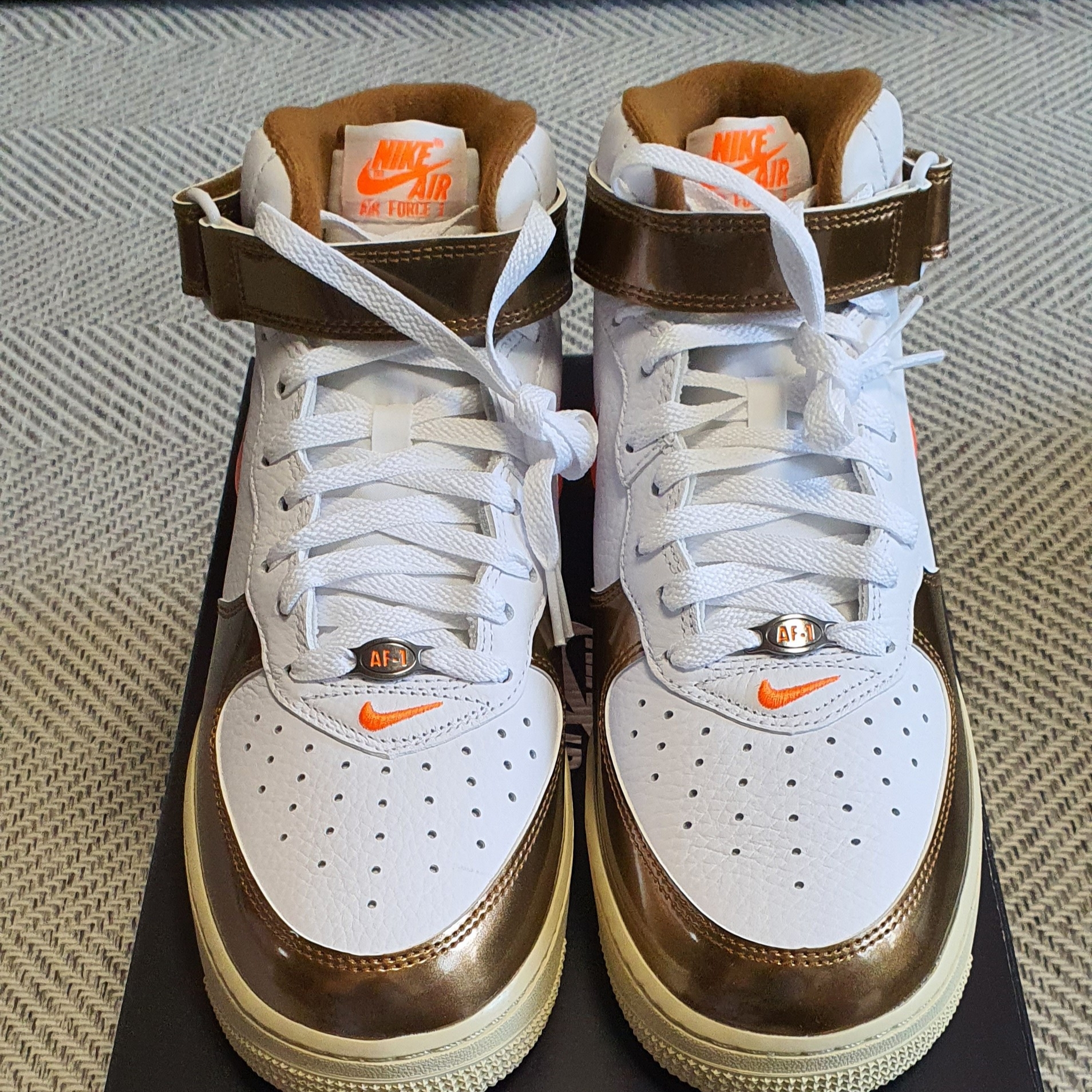 Nike Air Force 1 Mid QS Ale Brown 착용 스타일 - 2