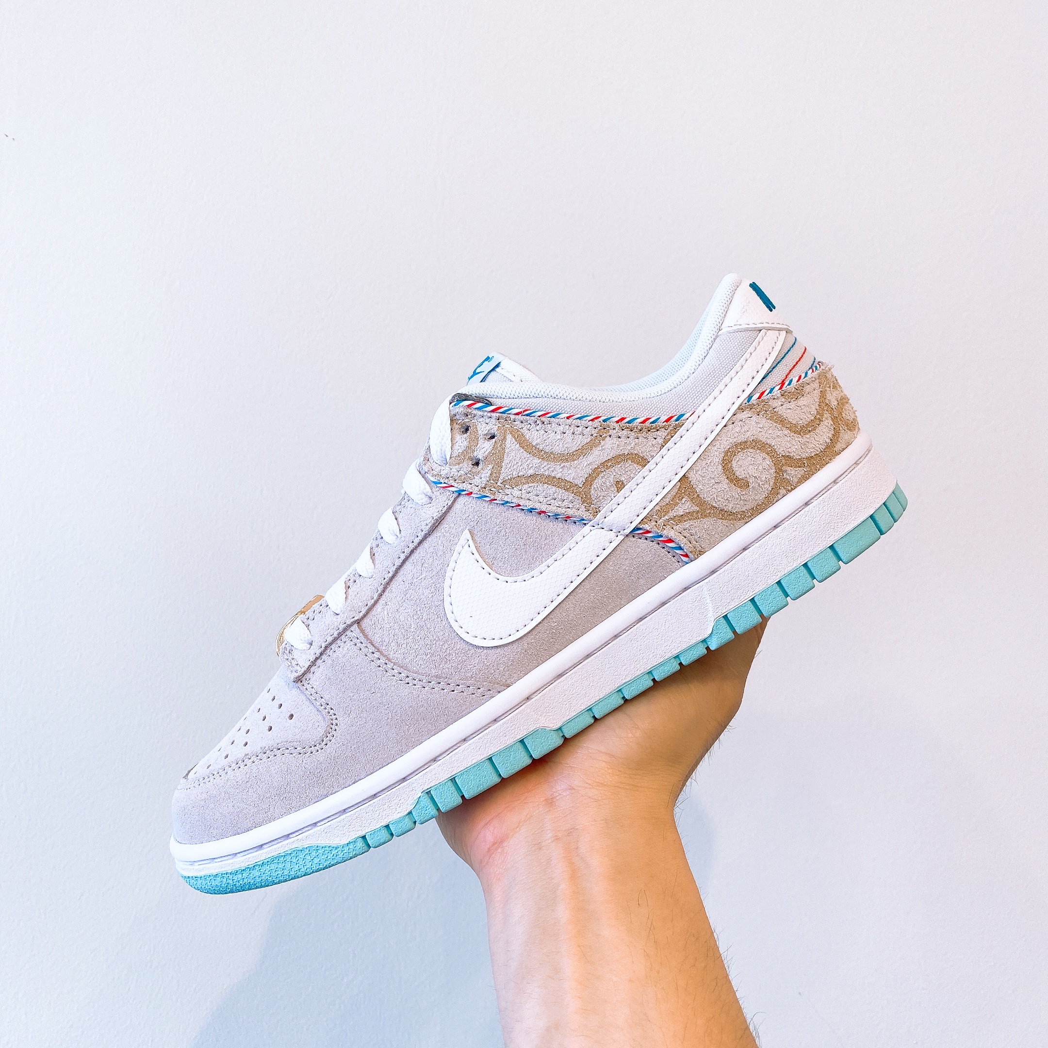 Nike Dunk Low Retro SE Barber Shop Grey, Nike Dunk Low Retro SE Barber Shop Black 착용 스타일 - 1