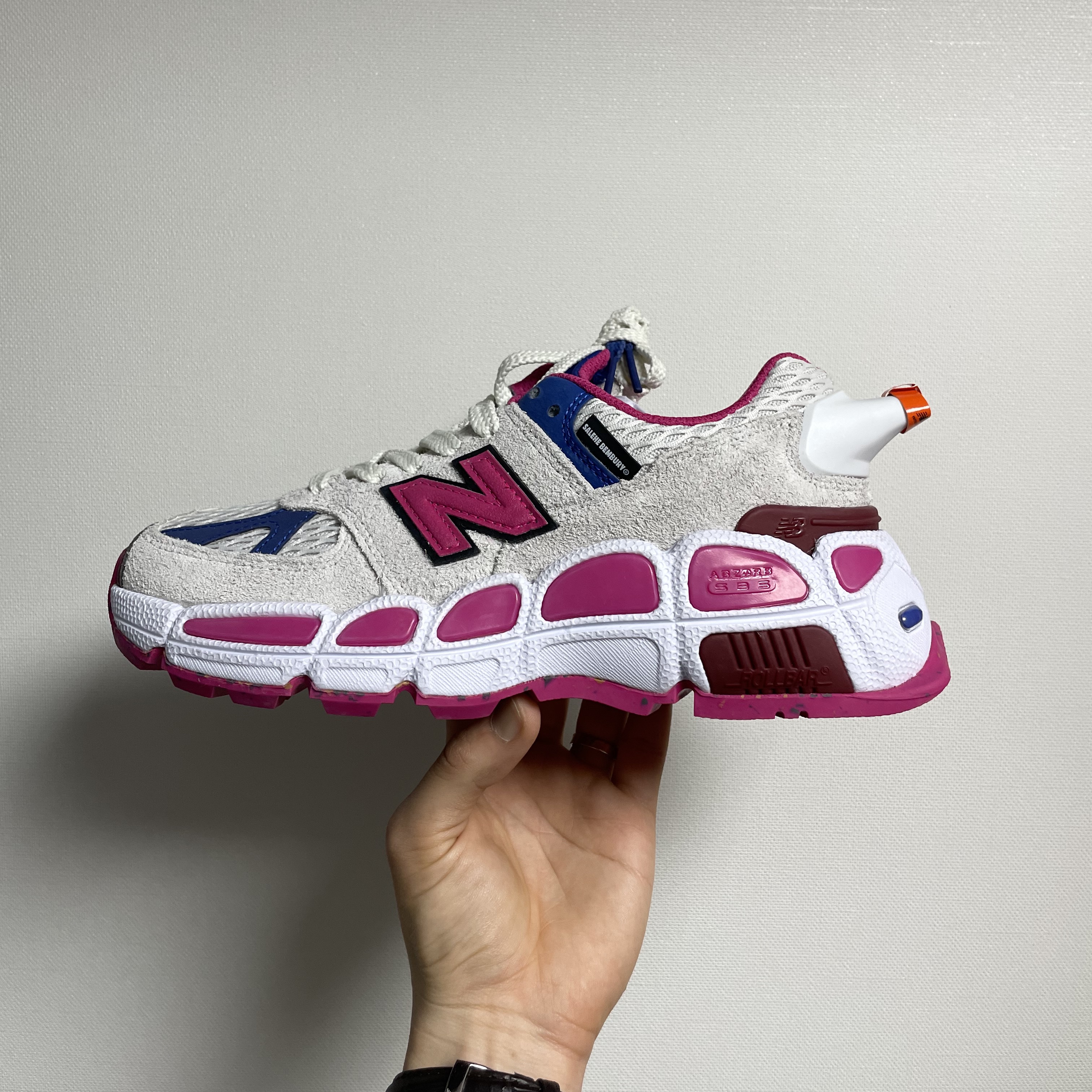 New Balance x Salehe Bembury 574 Yurt Pink Blue 착용 스타일 - 4