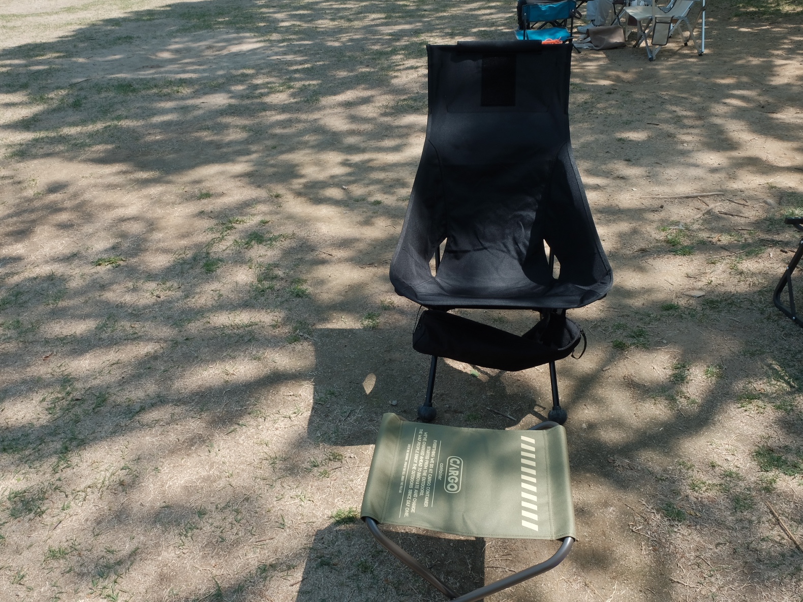 Helinox Tactical Sunset Chair Black 착용 스타일 - 2