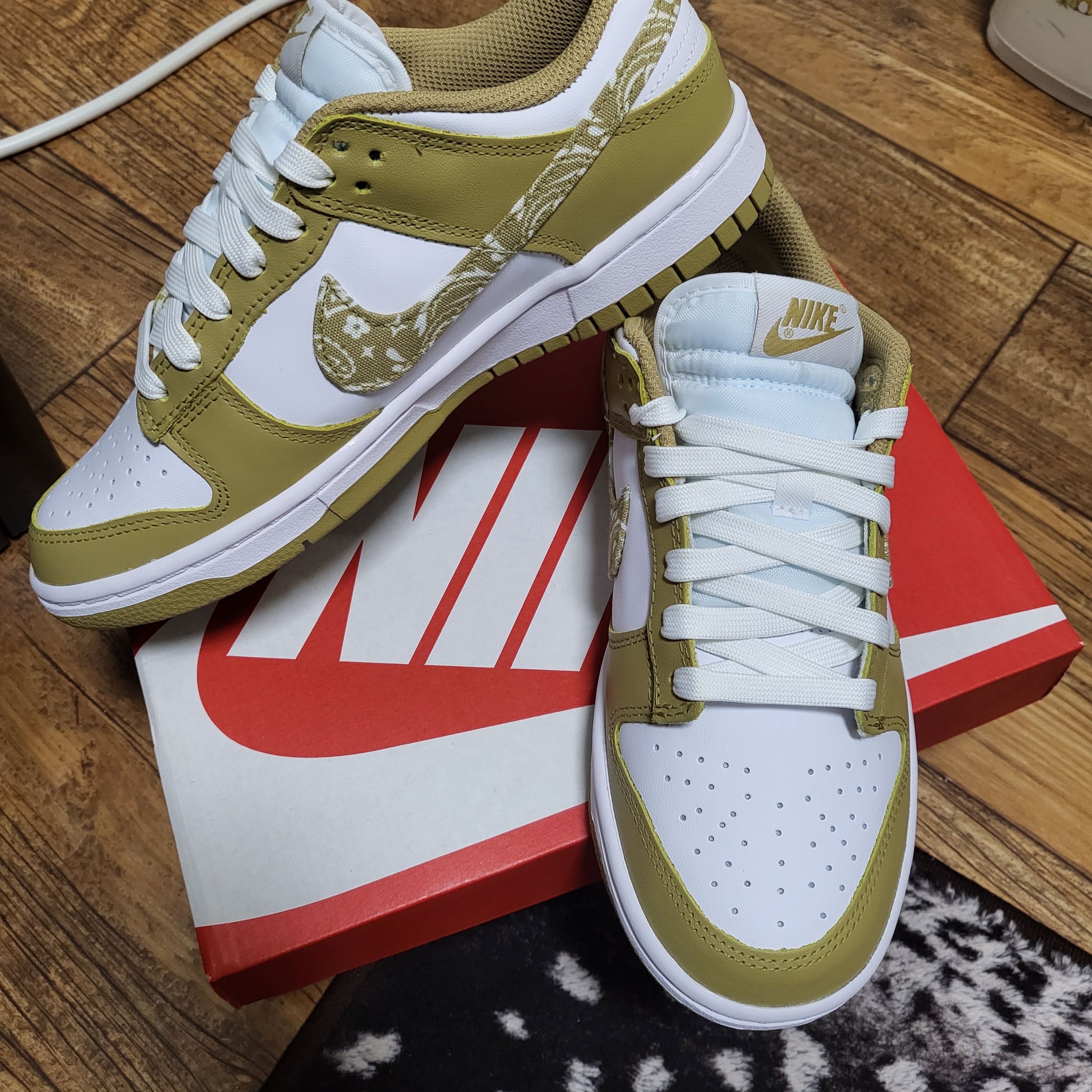(W) Nike Dunk Low Essential Barley Paisley 착용 스타일 - 1