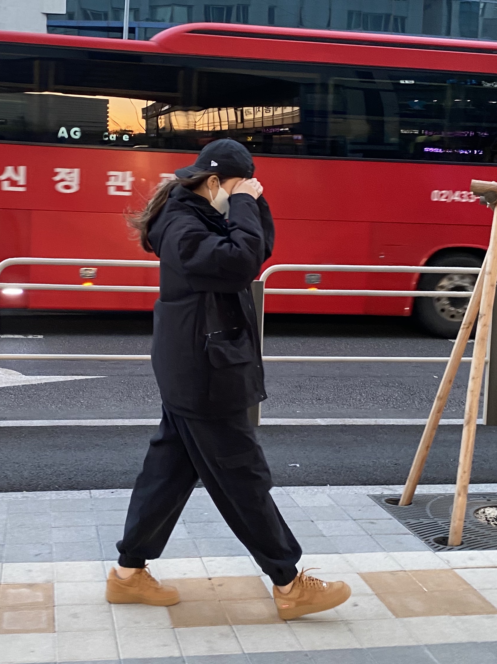 Nike x Supreme Air Force 1 Low Flax 착용 스타일 - 3