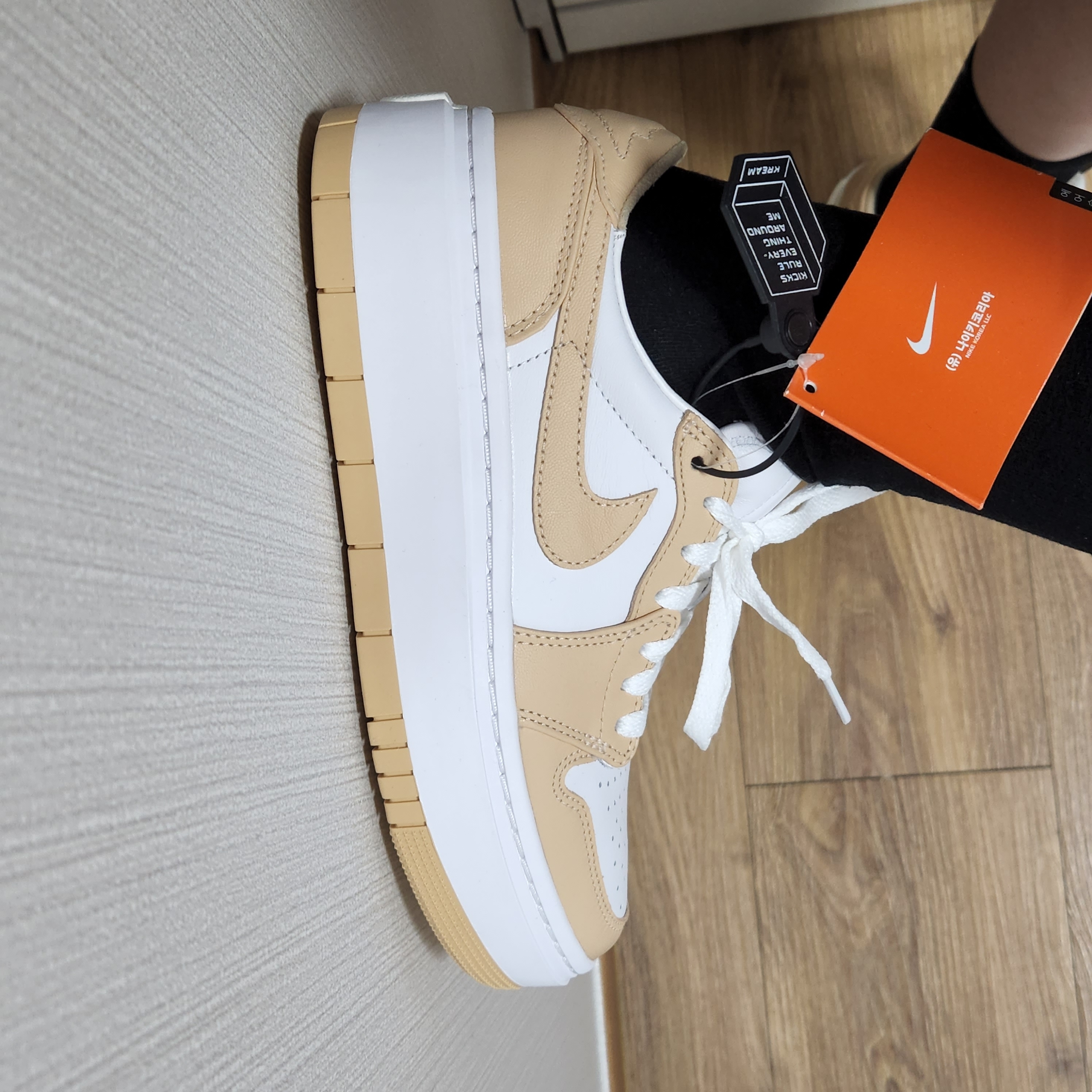 (W) Jordan 1 Elevate Low White Onyx 착용 스타일 - 1