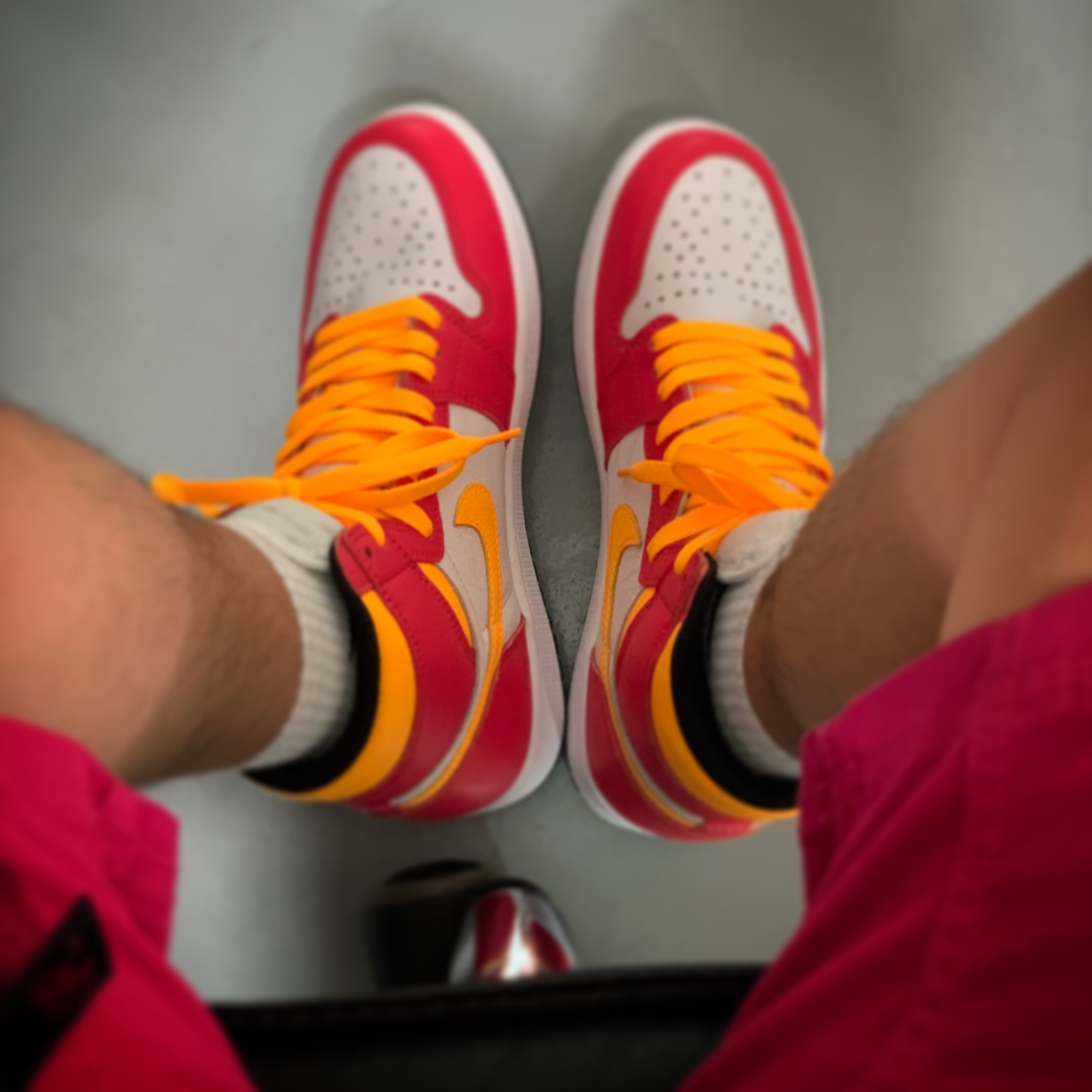 Jordan 1 Retro High OG Light Fusion Red 착용 스타일