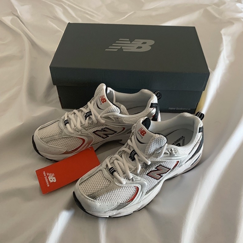 New Balance 530 White Red 착용 스타일