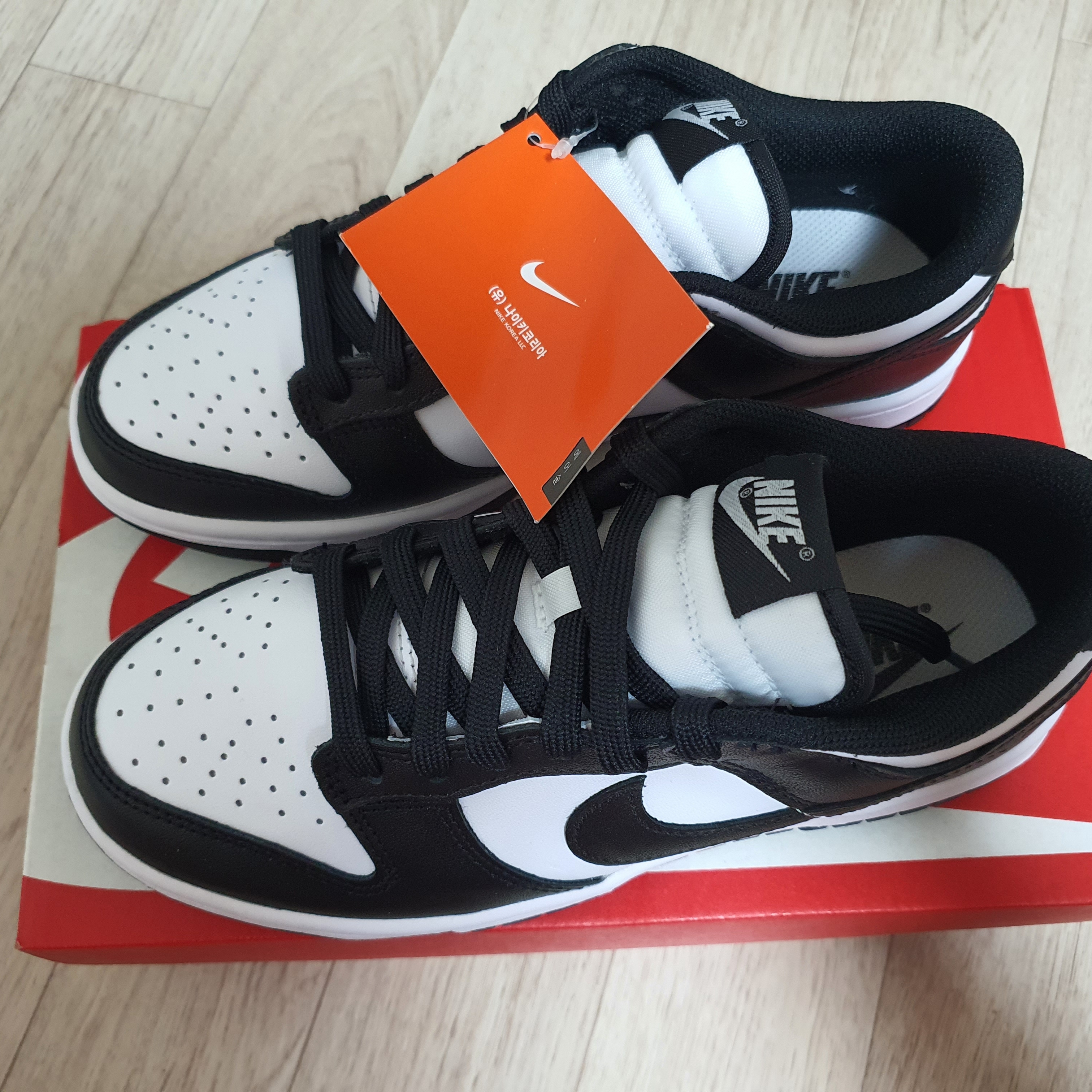 (W) Nike Dunk Low Black 착용 스타일 - 5