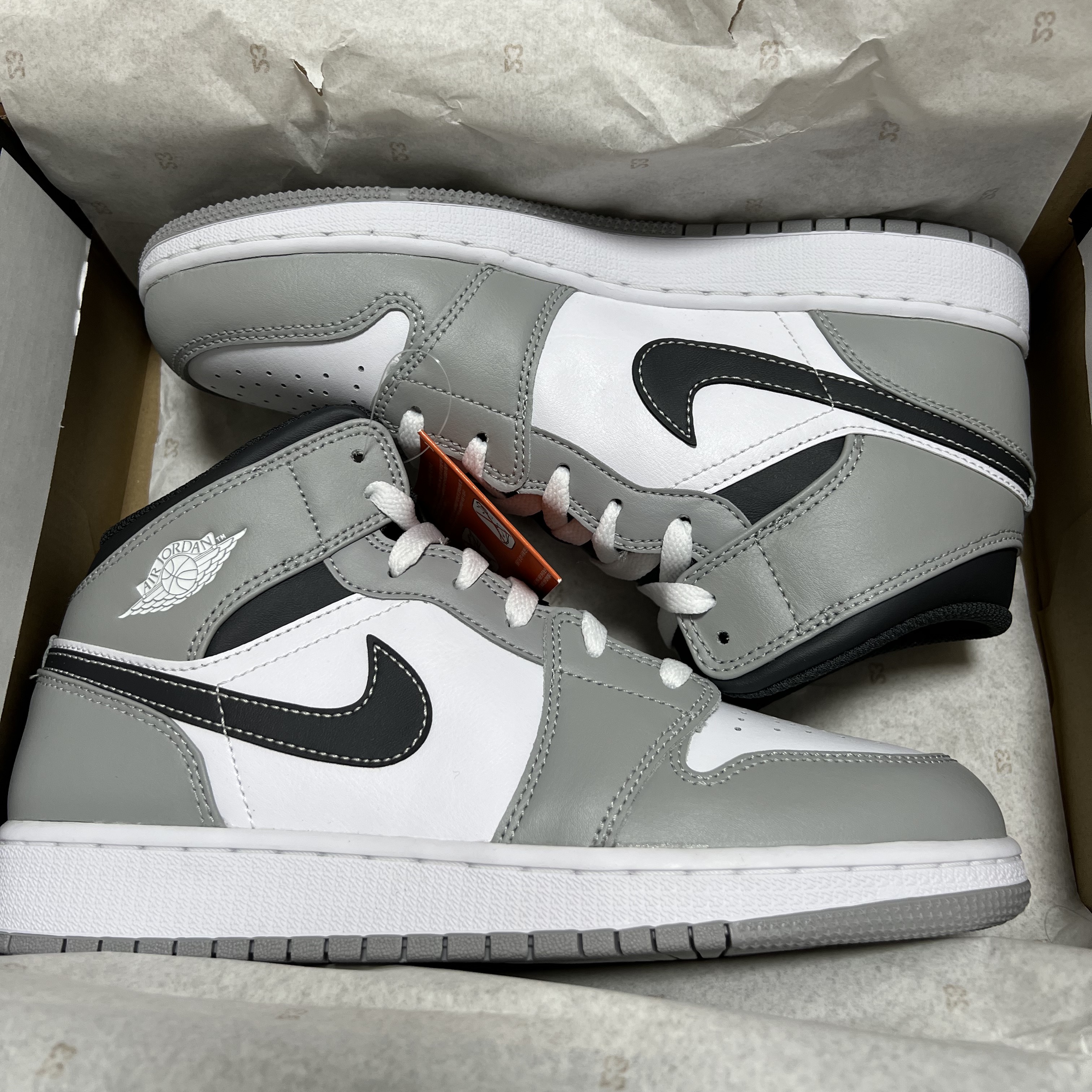 (GS) Jordan 1 Mid Light Smoke Grey Anthracite 착용 스타일 - 2